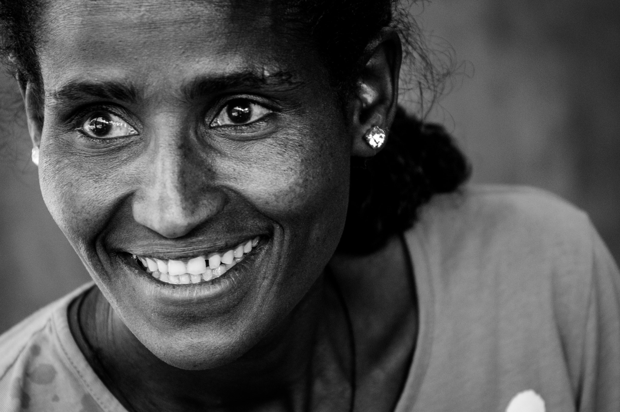 Nikon AF-S Nikkor 70-200mm F4G ED VR sample photo. Ethiopian lady photography