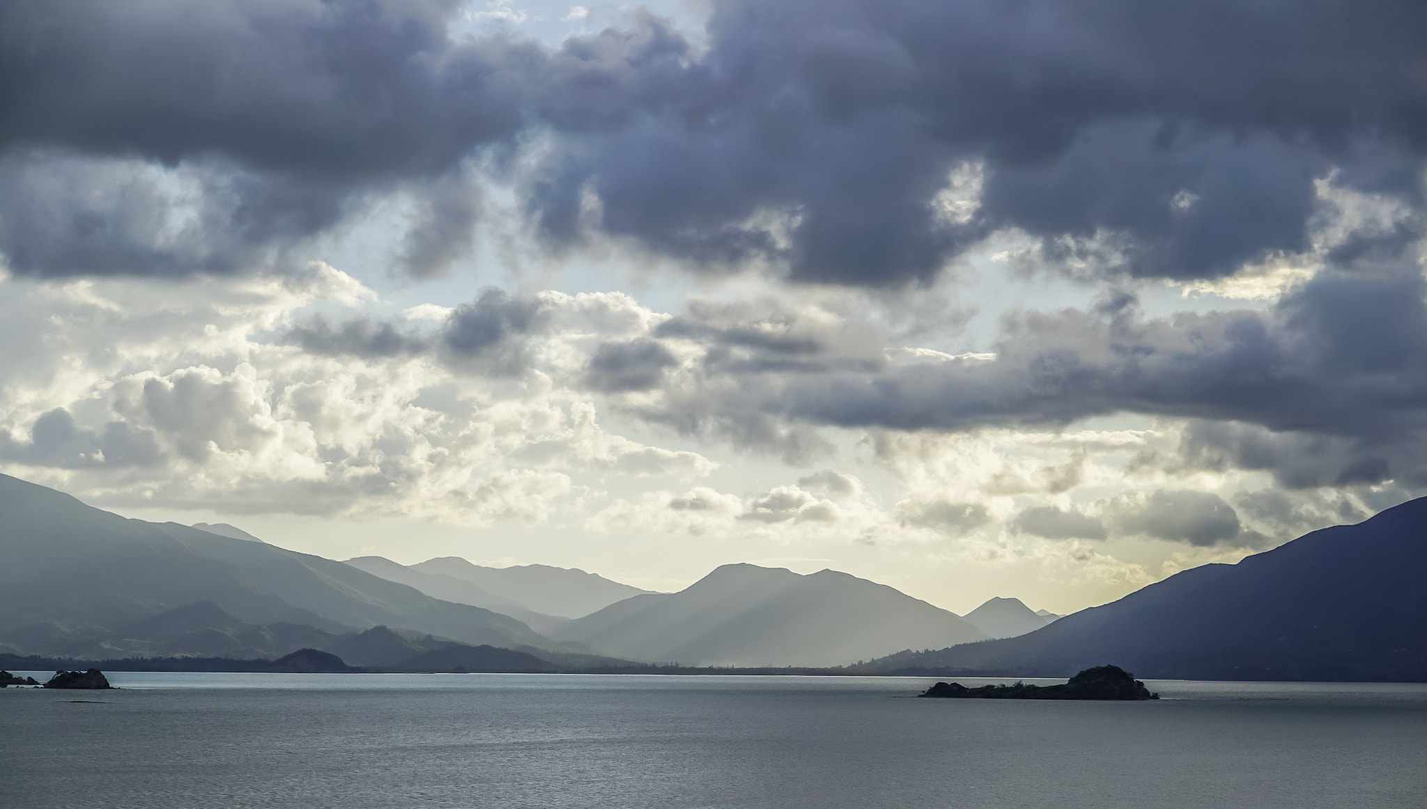 Sony FE 85mm F1.4 GM sample photo. Morning light, new caledonia. photography