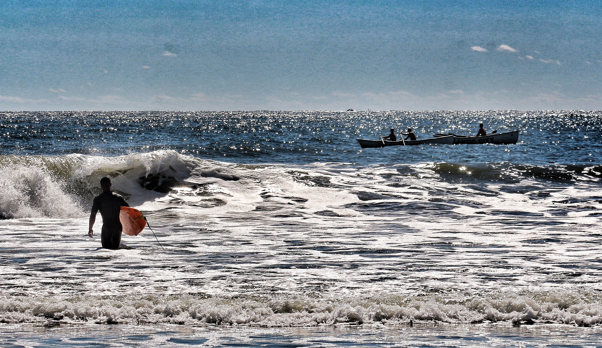 Canon EOS 650D (EOS Rebel T4i / EOS Kiss X6i) + Canon EF 70-300mm F4-5.6L IS USM sample photo. Surfer vs ,lifeguard series photography