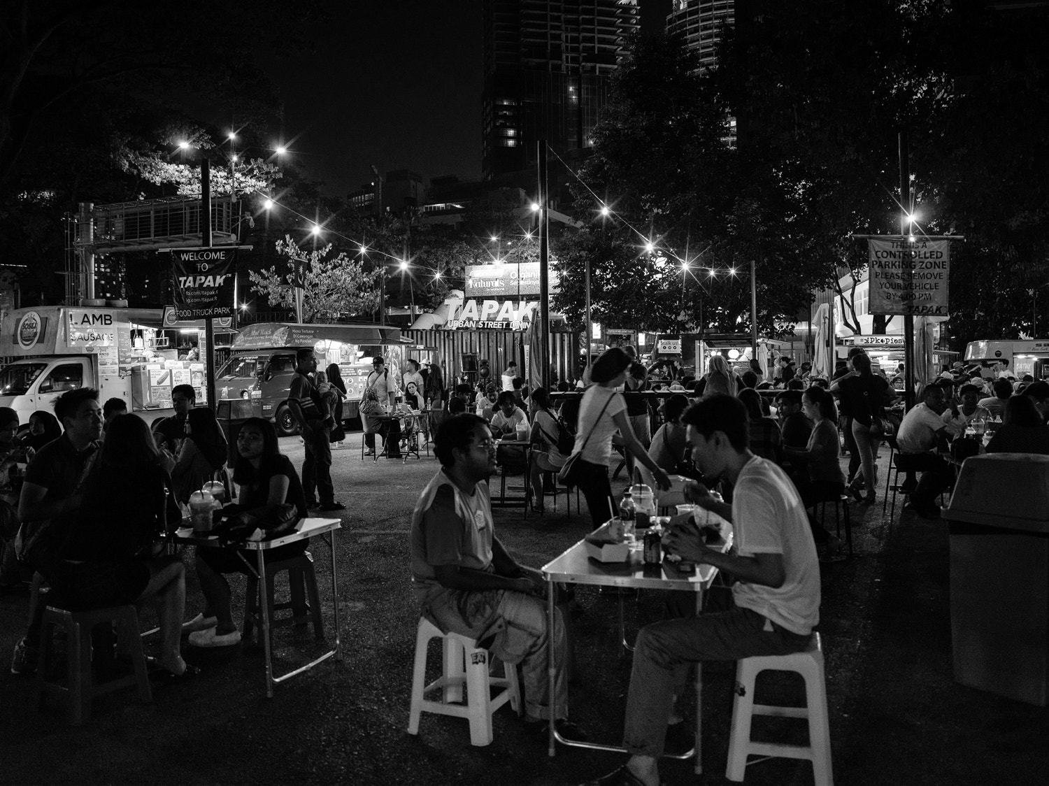 Hasselblad H6D + HCD 35-90 sample photo. Food truck photography