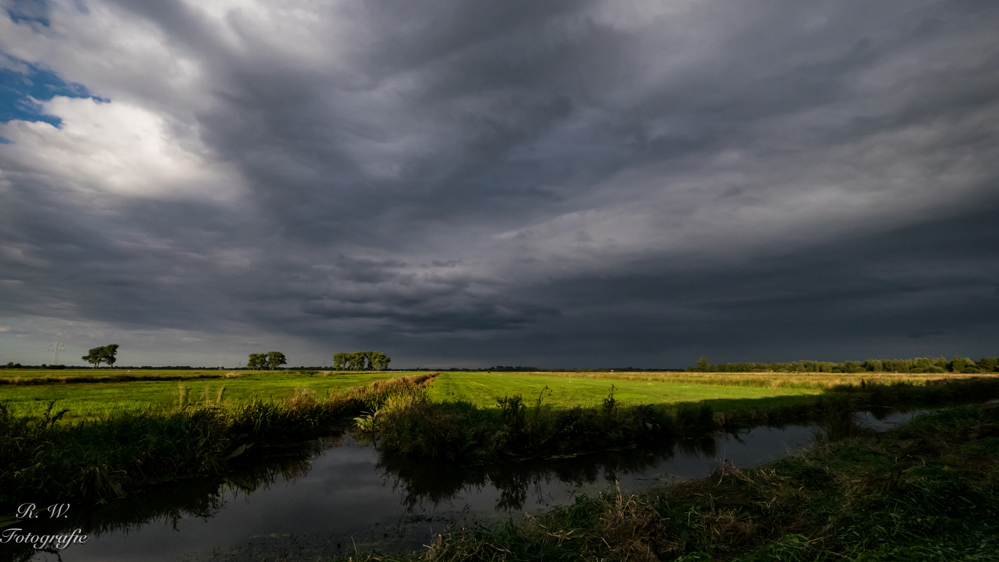 Panasonic Lumix DMC-GM1 + Panasonic Lumix G Vario 7-14mm F4 ASPH sample photo. Dark clouds photography