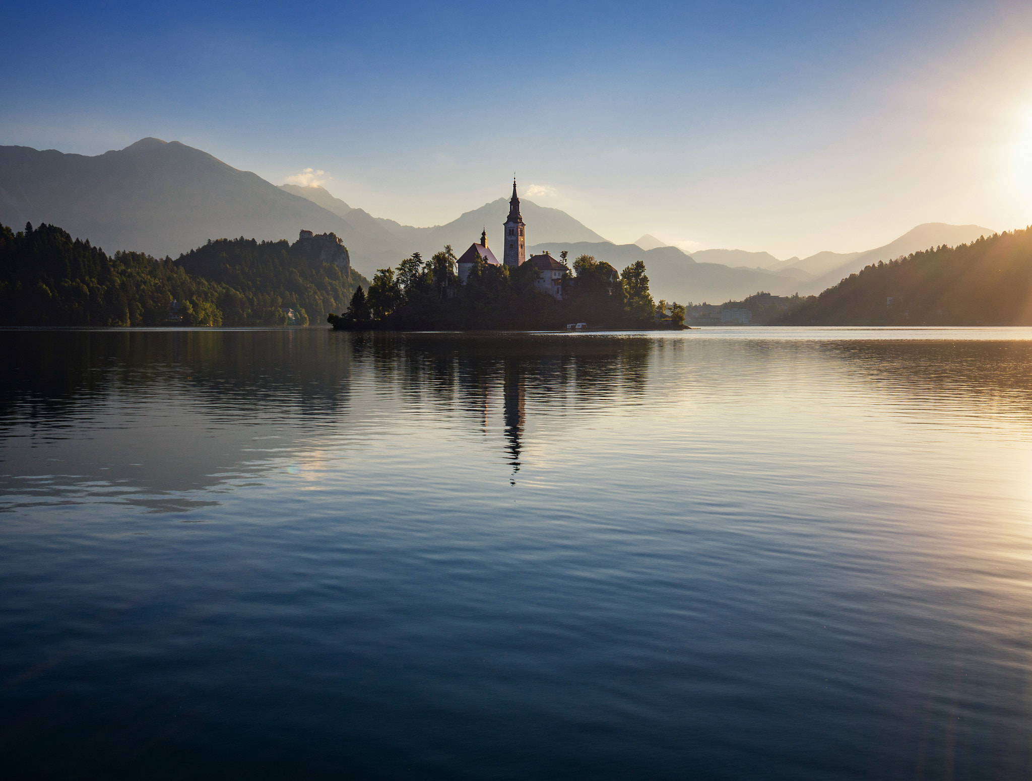 Olympus OM-D E-M10 II + Olympus M.Zuiko Digital 17mm F1.8 sample photo. Bled lake photography