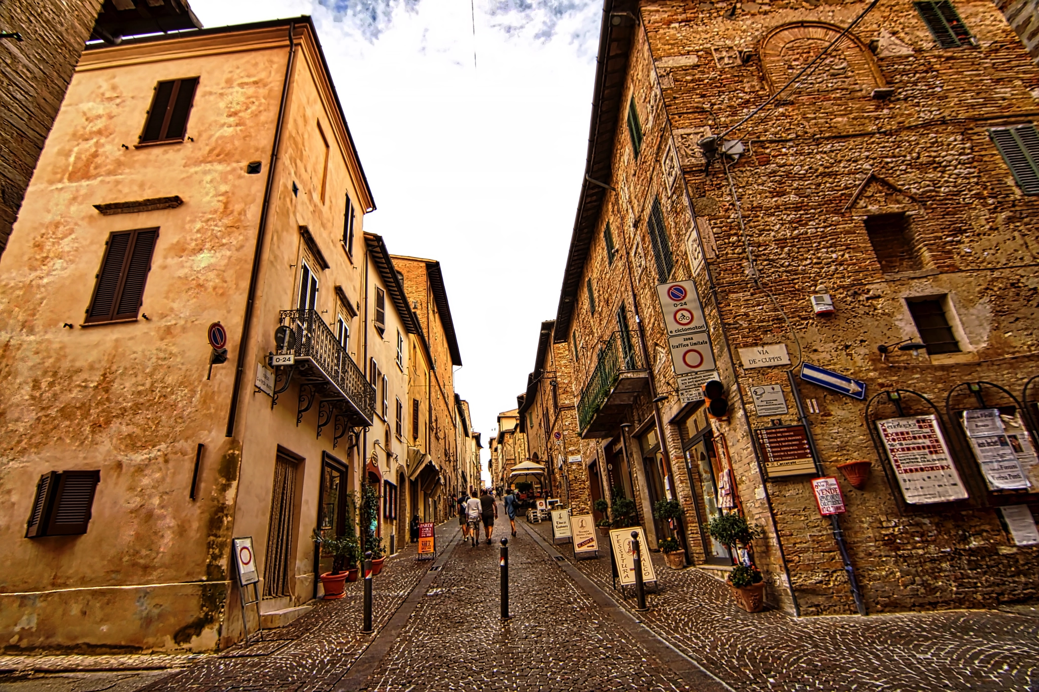 Sony SLT-A65 (SLT-A65V) + 20mm F2.8 sample photo. Montefalco photography