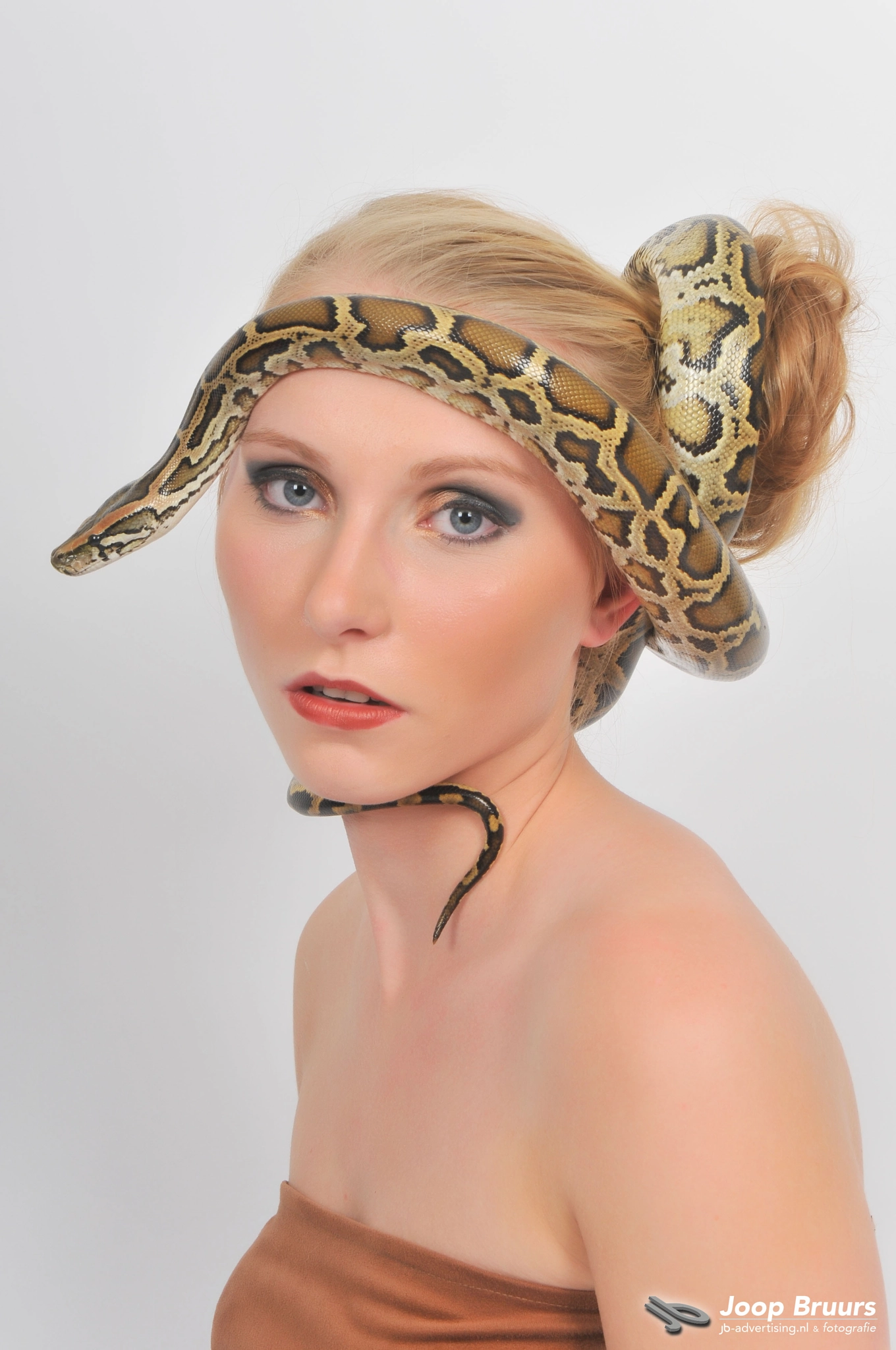 Nikon D300S sample photo. Portret met slang photography