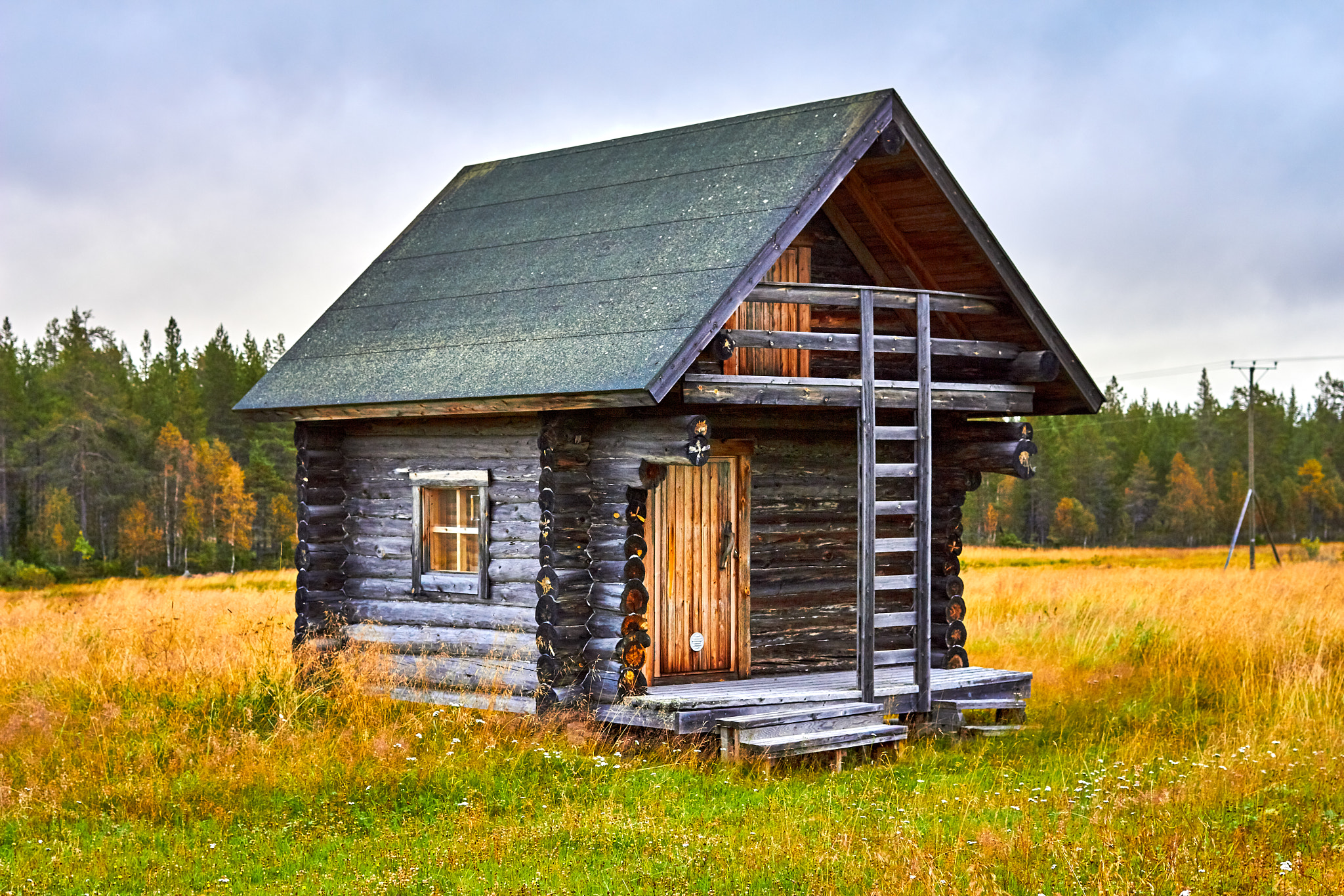 Canon EF 40mm F2.8 STM sample photo. Abandoned cottage in lapland photography