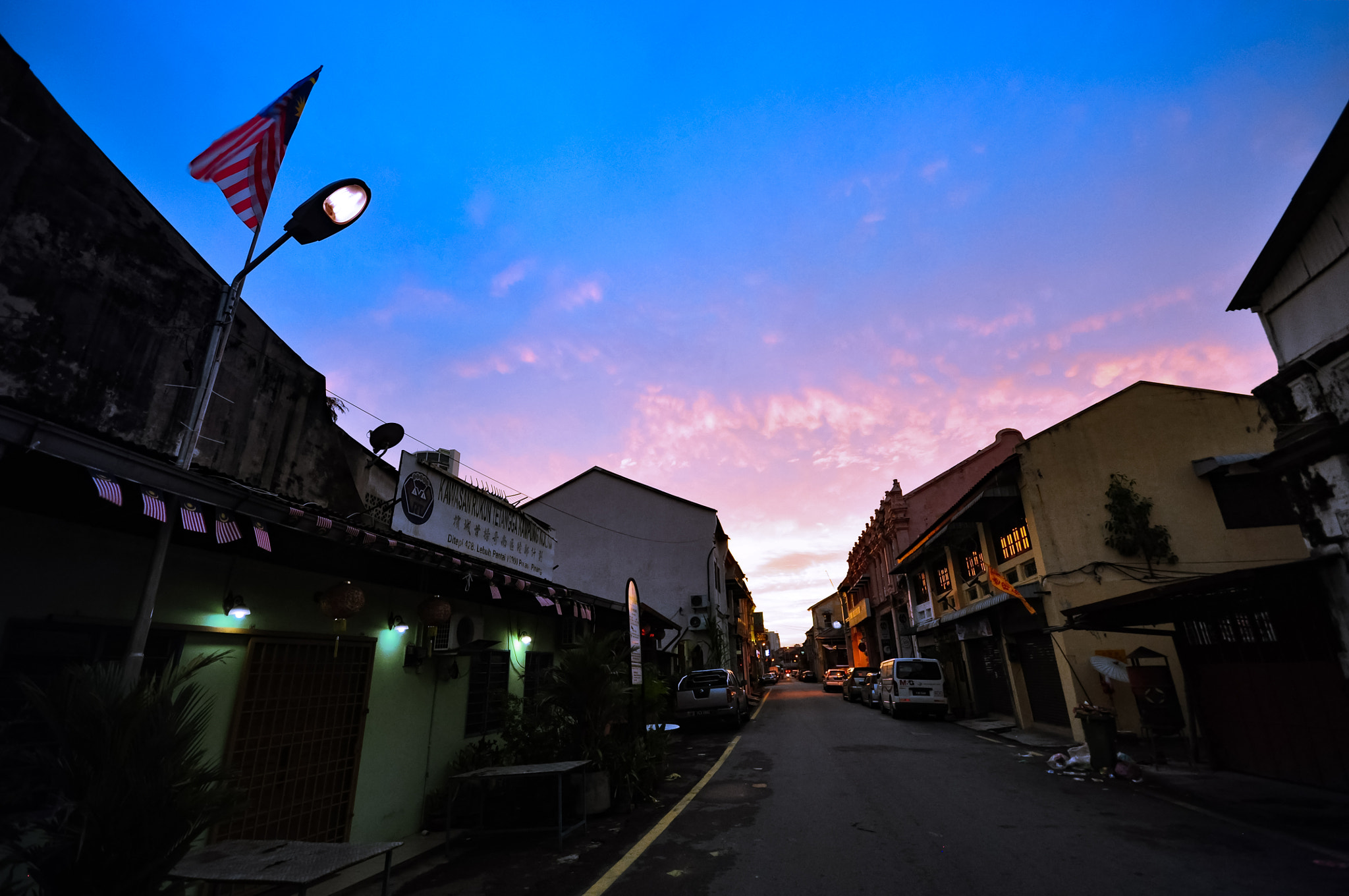 Sigma 10-20mm F4-5.6 EX DC HSM sample photo. Sunset in chinatown, penang, malaysia photography