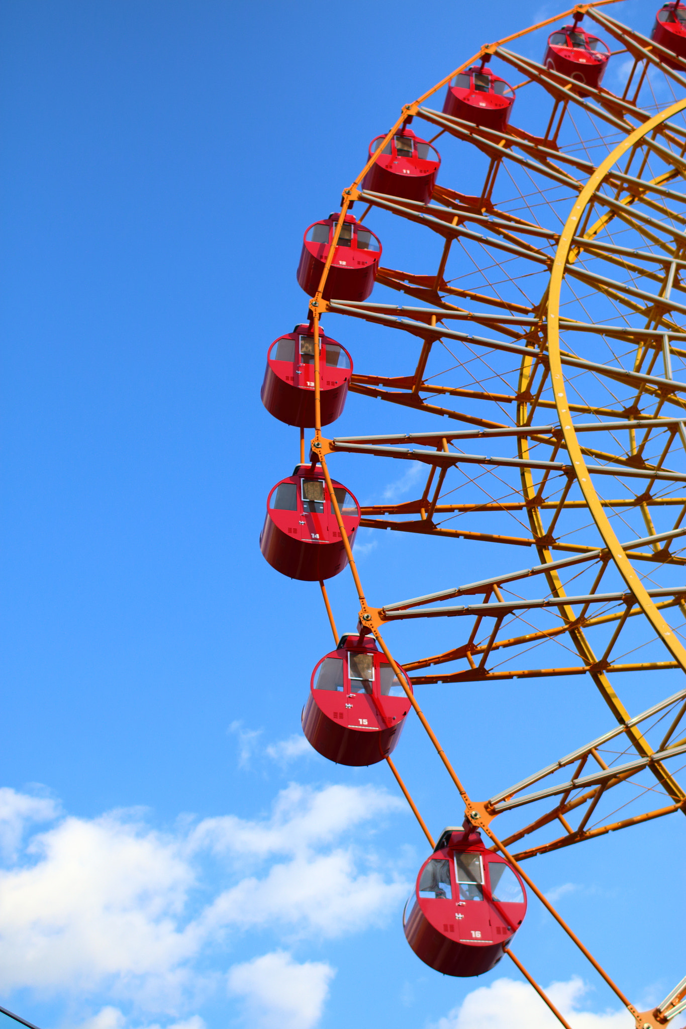 Canon EOS 70D + Canon EF 35mm F1.4L USM sample photo. Rolling on the sky photography