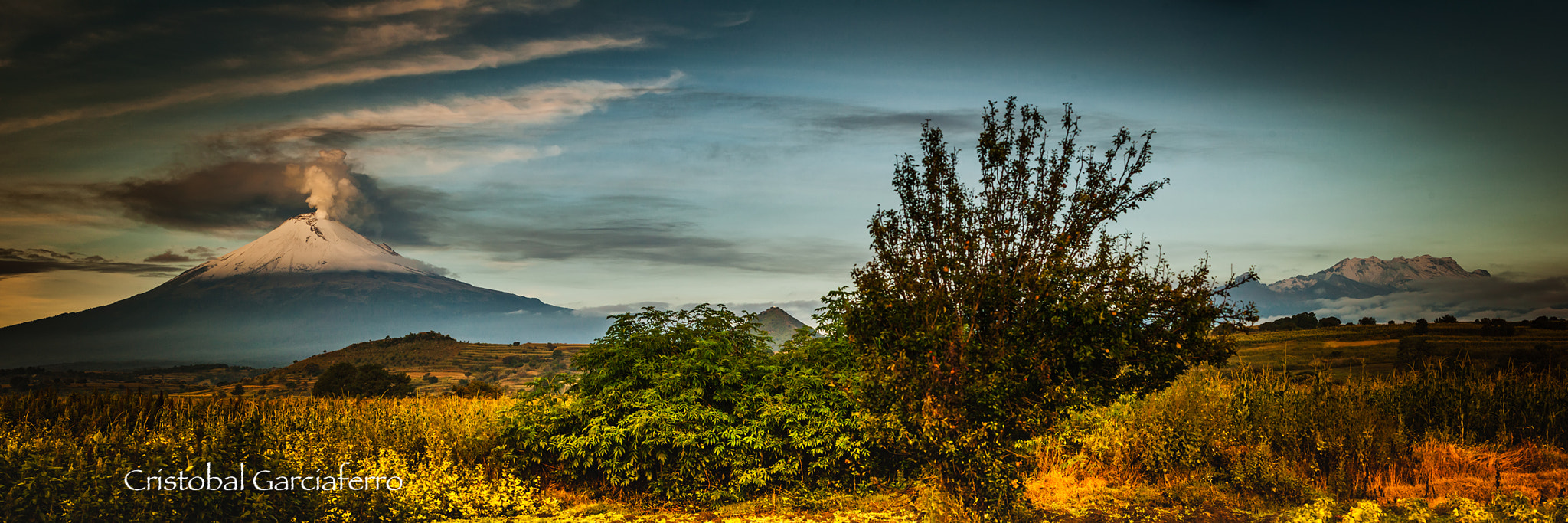 Canon EOS-1Ds Mark II sample photo. Volcanoes in the morning photography