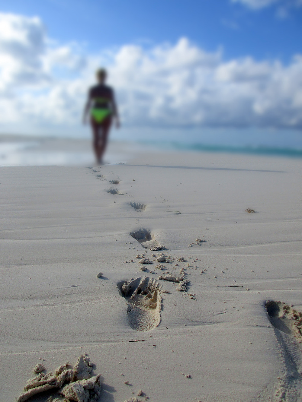 Canon PowerShot ELPH 170 IS (IXUS 170 / IXY 170) sample photo. Walking on the sand - playa paraiso - cuba photography