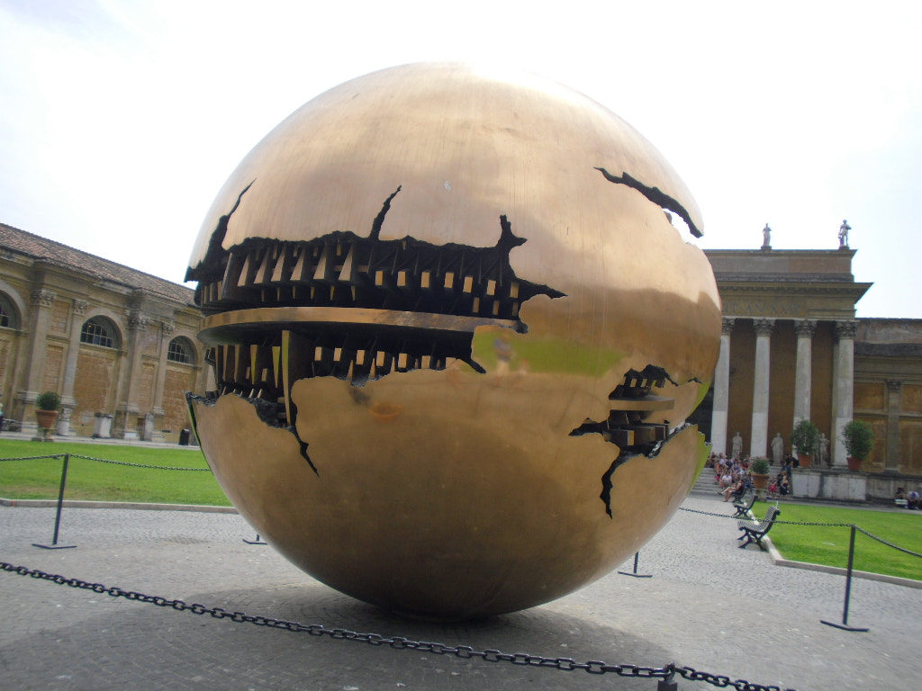 Samsung PL90/VLUU PL90 sample photo. Iron ball  photography