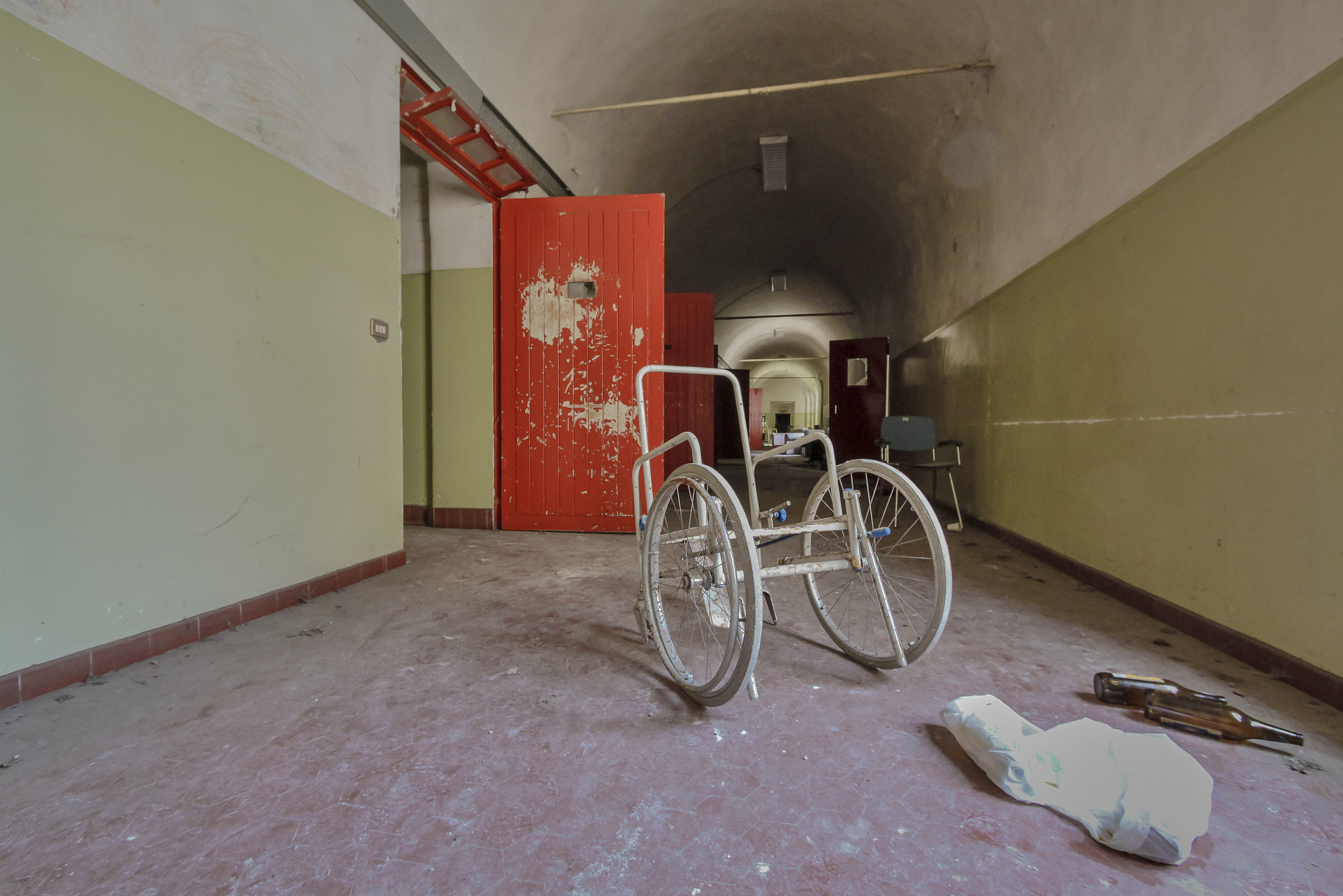 Canon EOS 500D (EOS Rebel T1i / EOS Kiss X3) sample photo. Psychiatric hospital photography