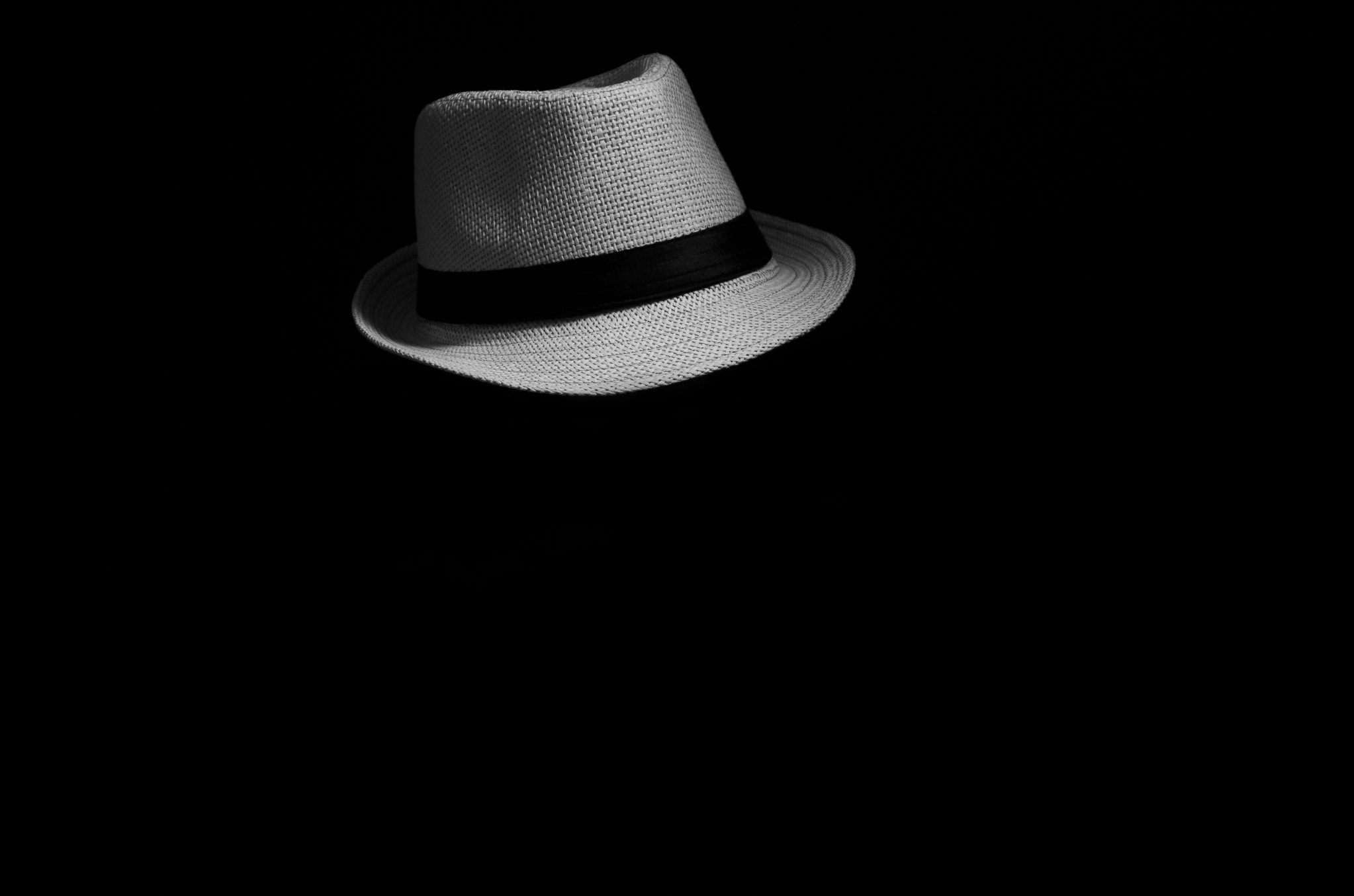 AF Zoom-Nikkor 28-80mm f/3.3-5.6G sample photo. The hat photography