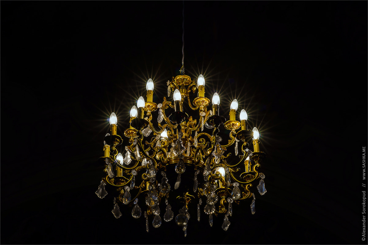 Minolta AF 80-200mm F2.8 HS-APO G sample photo. Crystal chandelier lighting in the big majestic hall photography