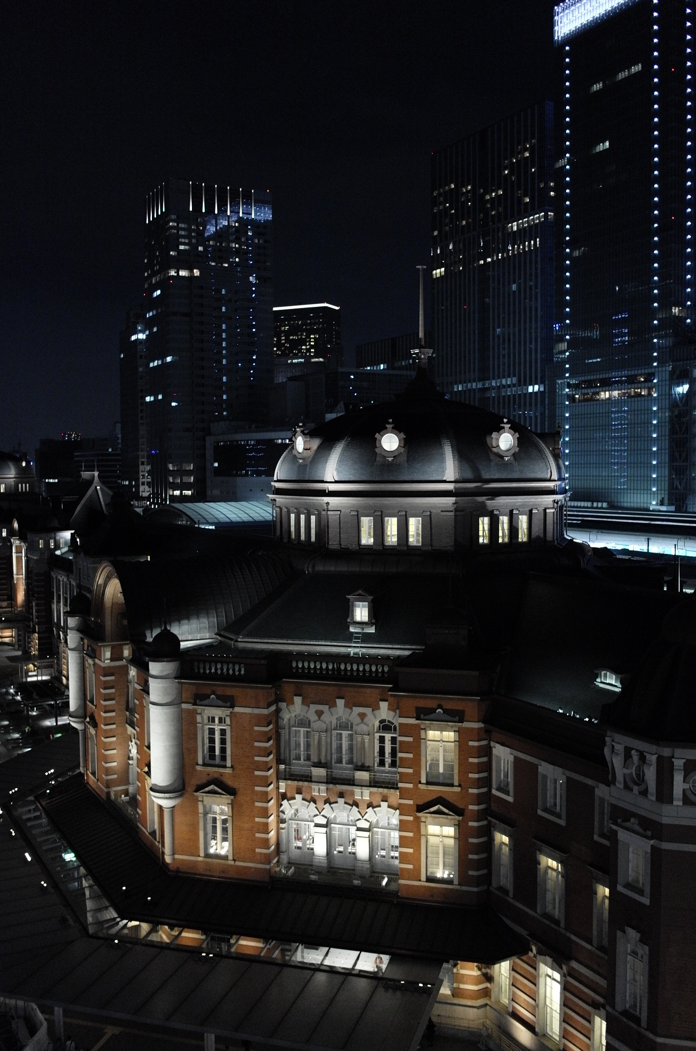 Leica T (Typ 701) + Summicron T 1:2 23 ASPH. sample photo. Tokyo station photography