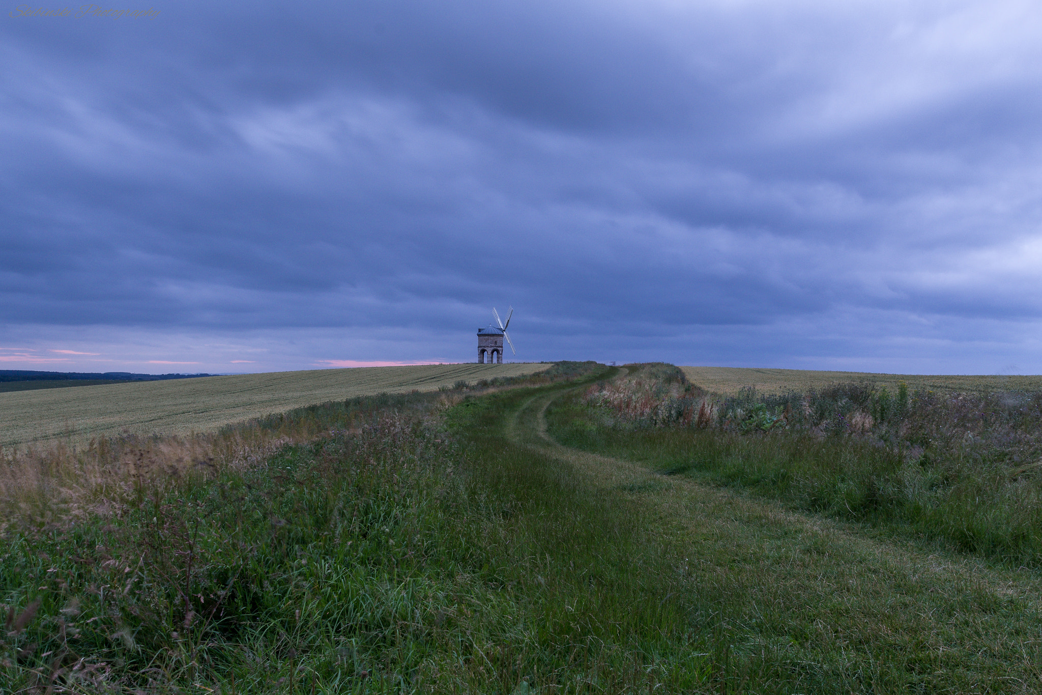 Canon EOS 100D (EOS Rebel SL1 / EOS Kiss X7) + Canon EF 17-40mm F4L USM sample photo. Summer blue hour photography