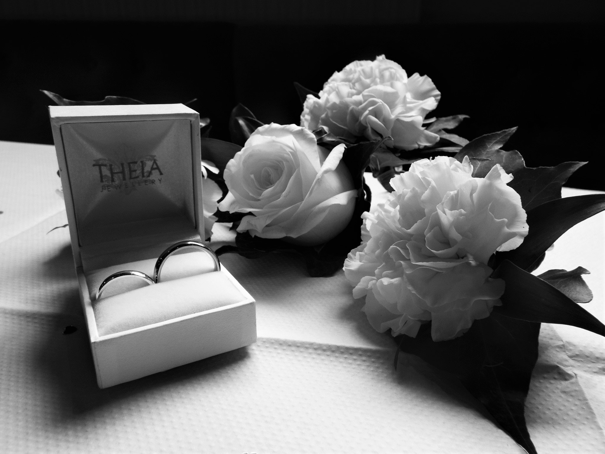 Fujifilm FinePix S9400W sample photo. Wedding rings photography