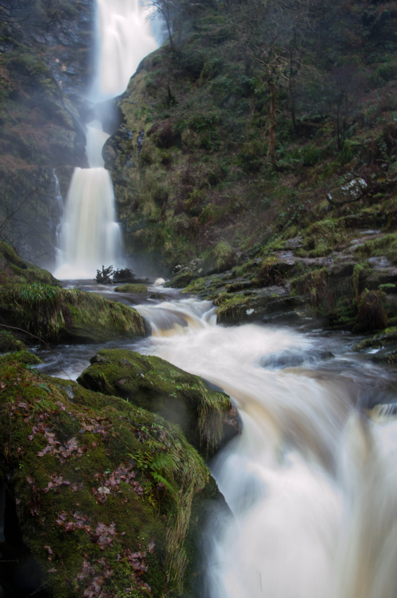 Nikon D3200 + Nikon AF-S DX Nikkor 18-300mm F3.5-6.3G ED VR sample photo. Waterfall at pystyll rhaeadr photography