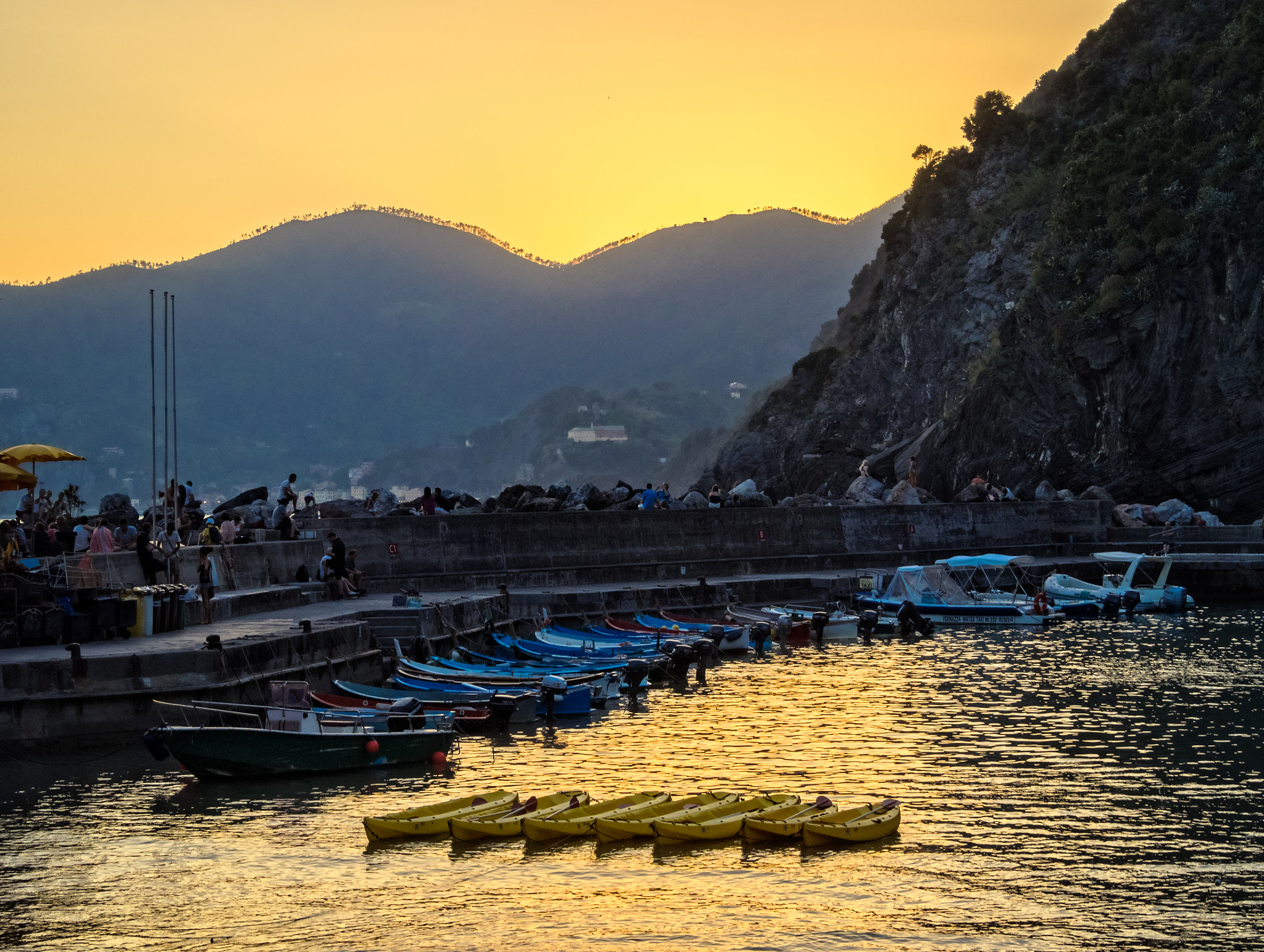 Olympus OM-D E-M1 sample photo. Vernazza evening photography