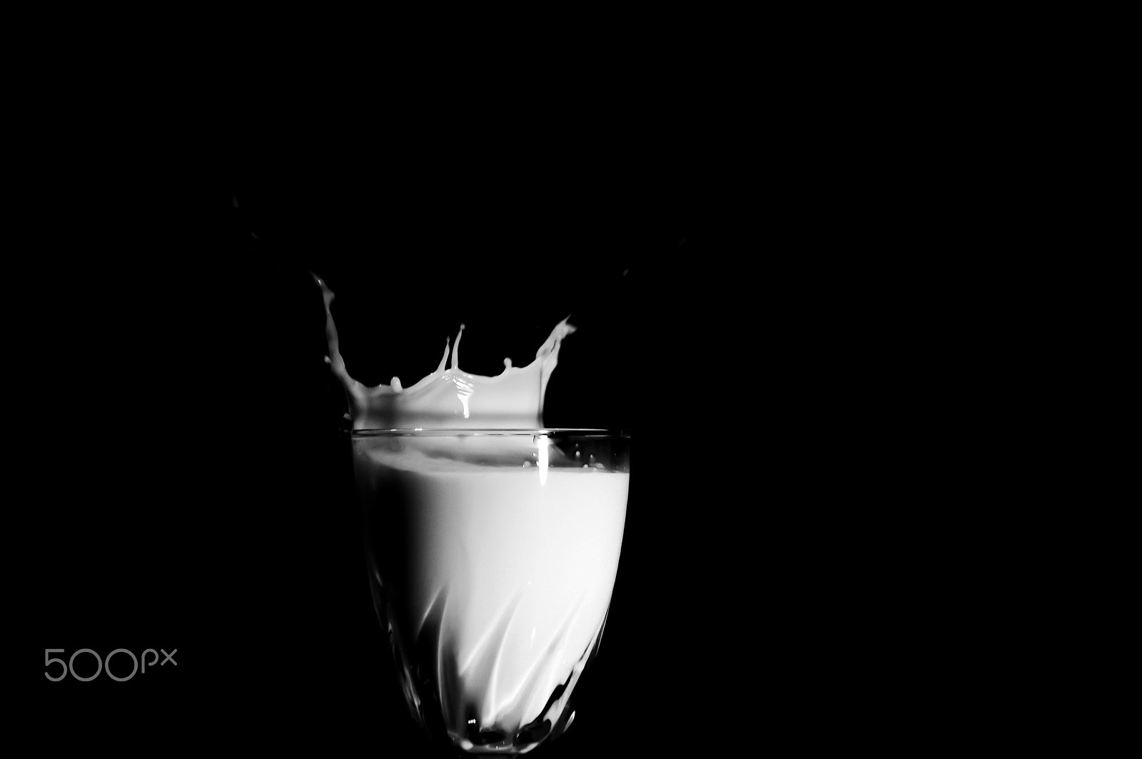 Nikon D5000 sample photo. Another drop photography