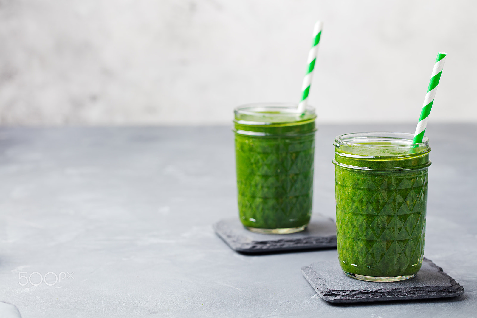 Canon EOS 5DS + Canon EF 100mm F2.8L Macro IS USM sample photo. Spinach smoothie healthy drink in glass jar on grey stone background. copy space photography