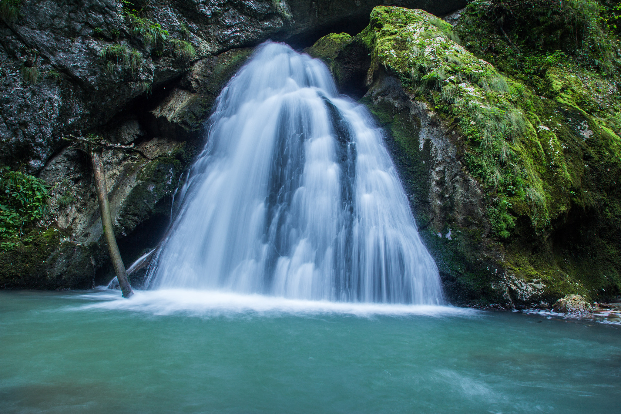 Canon EOS 60D + Canon EF 17-35mm f/2.8L sample photo. Galbina waterfall photography
