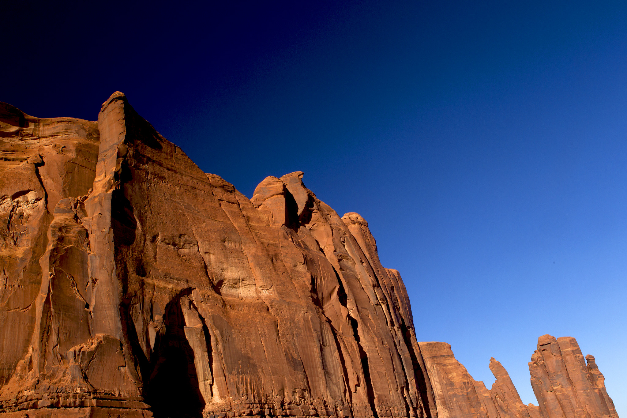 Canon EOS-1D Mark IV sample photo. Red monument photography