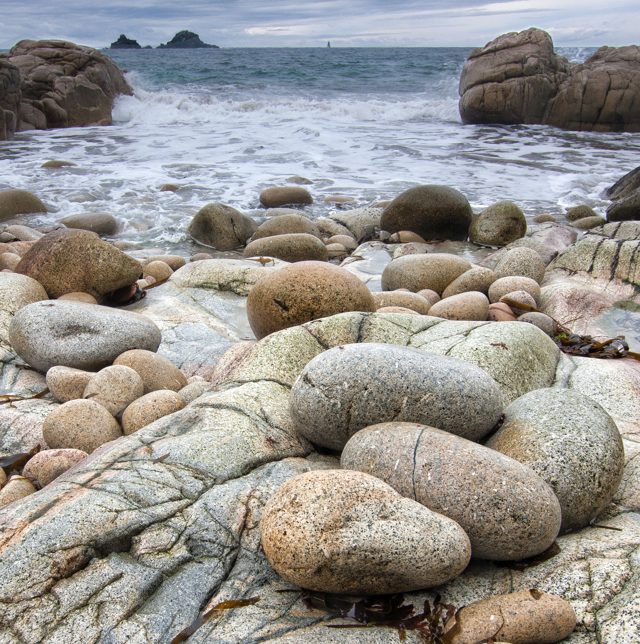 Sigma 10-20mm F3.5 EX DC HSM sample photo. Porthnanven stones photography
