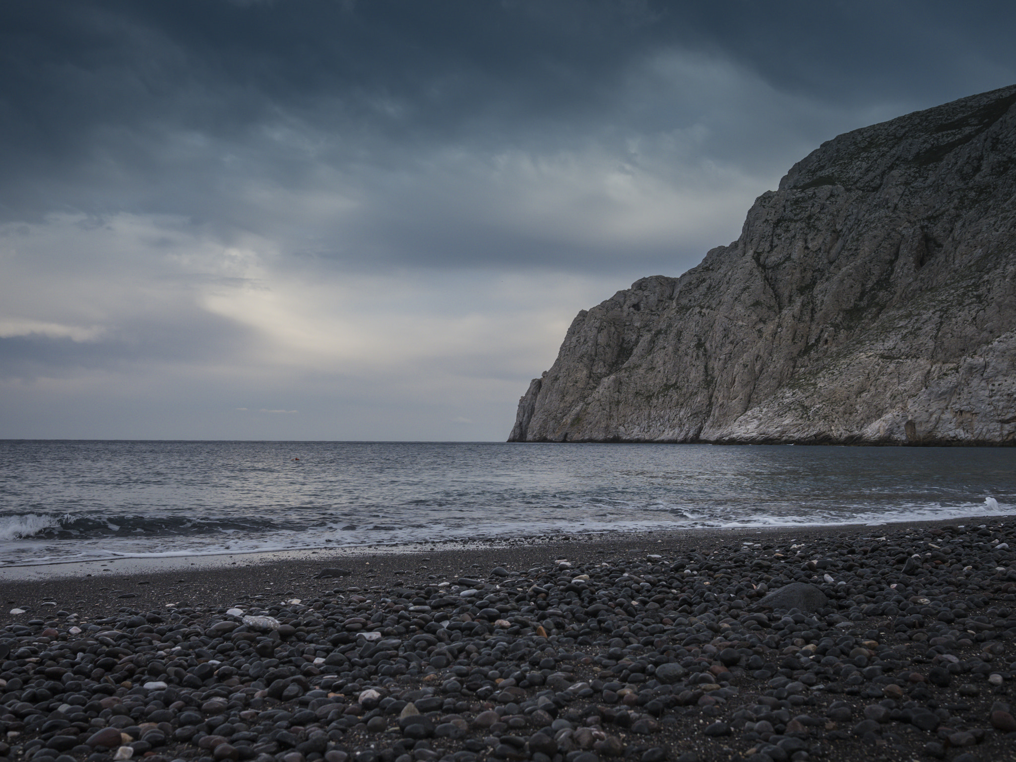 Panasonic Lumix G 20mm F1.7 ASPH sample photo. Santorini beach photography