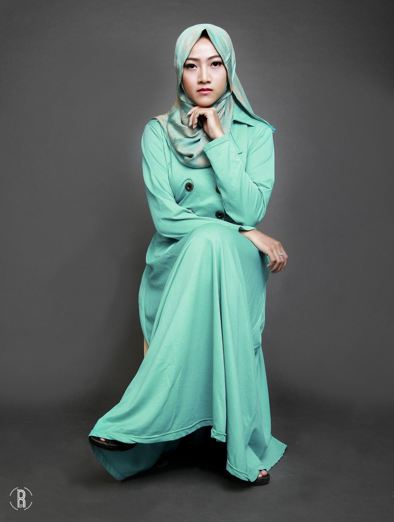 Canon EF 24-70mm F2.8L II USM sample photo. Hijab in style photography