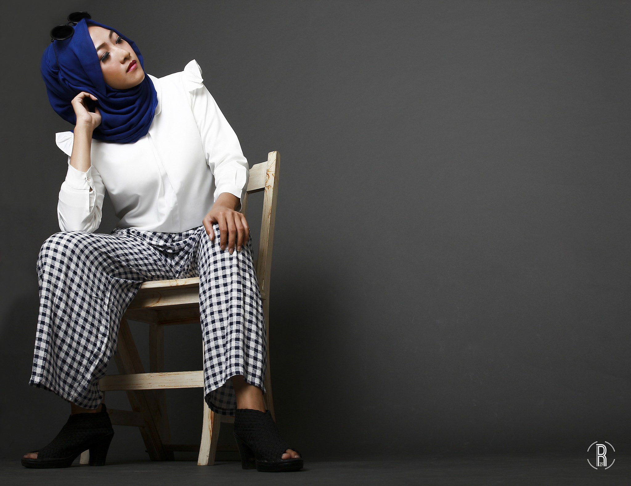 Canon EF 24-70mm F2.8L II USM sample photo. Hijab in style photography