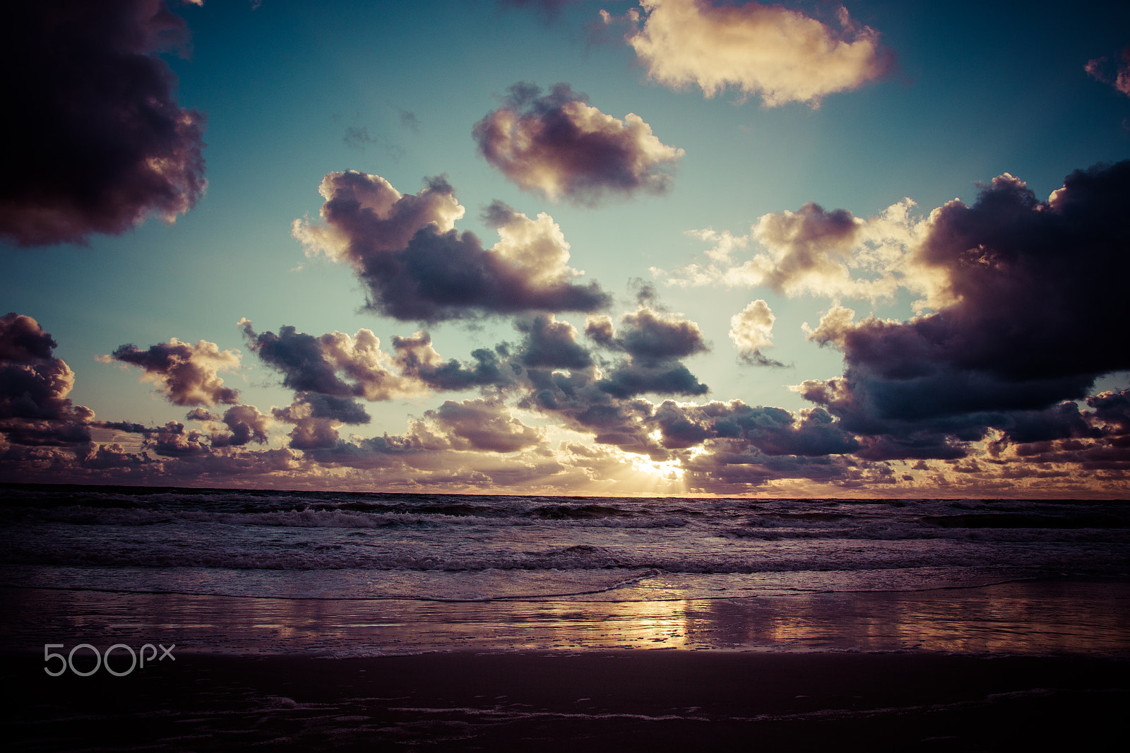 Canon EOS 550D (EOS Rebel T2i / EOS Kiss X4) sample photo. Sunset over the sea photography