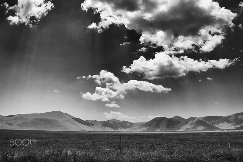 Canon EOS 1000D (EOS Digital Rebel XS / EOS Kiss F) sample photo. Castelluccio di norcia photography