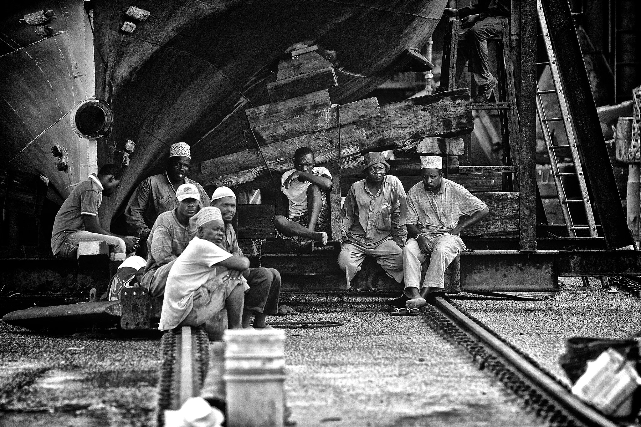 Canon EOS 450D (EOS Rebel XSi / EOS Kiss X2) sample photo. Pause, old dhow harbour, stone town, zanzibar, tanzania photography