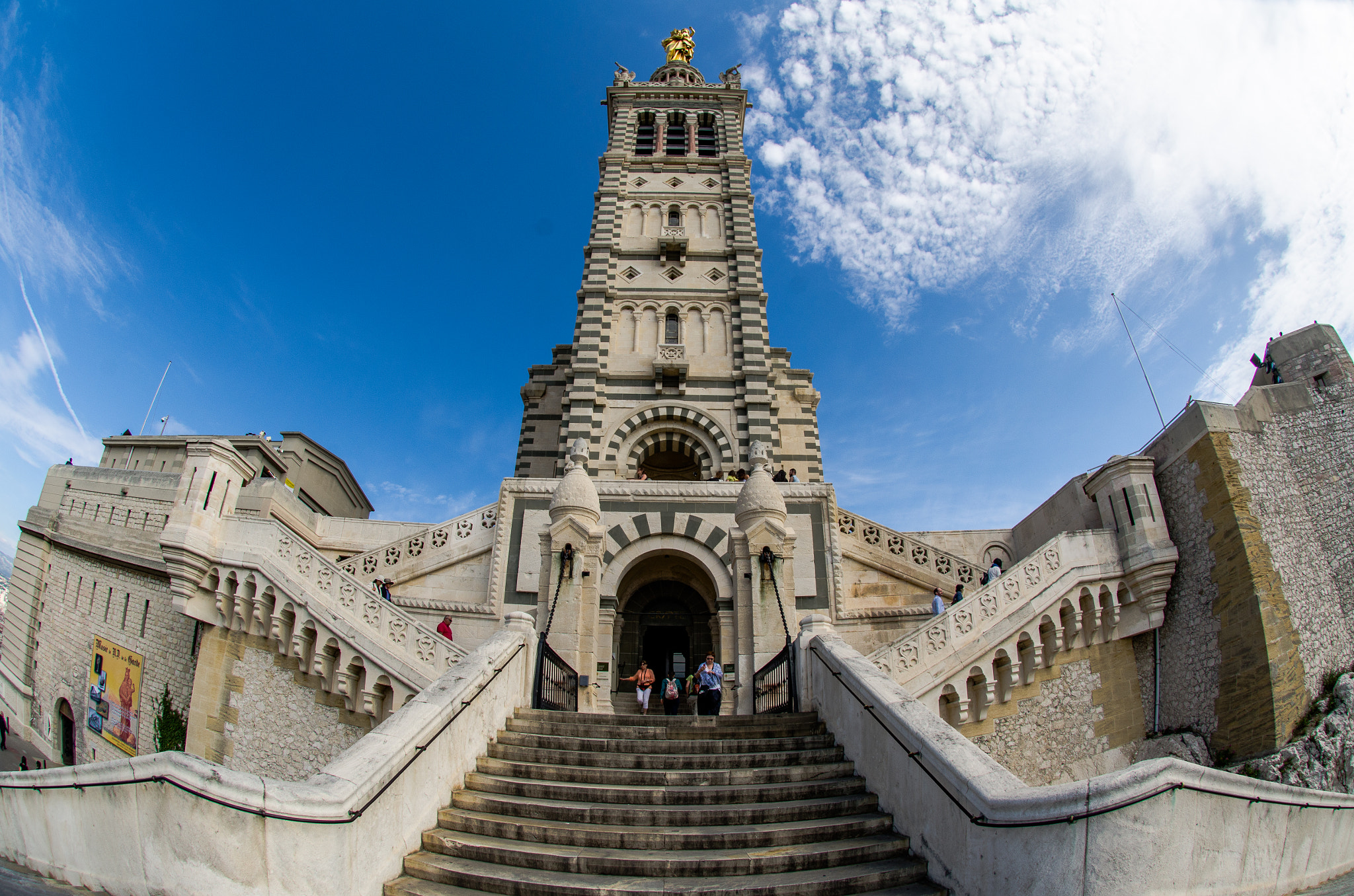 Nikon AF DX Fisheye-Nikkor 10.5mm F2.8G ED sample photo. Marseille photography