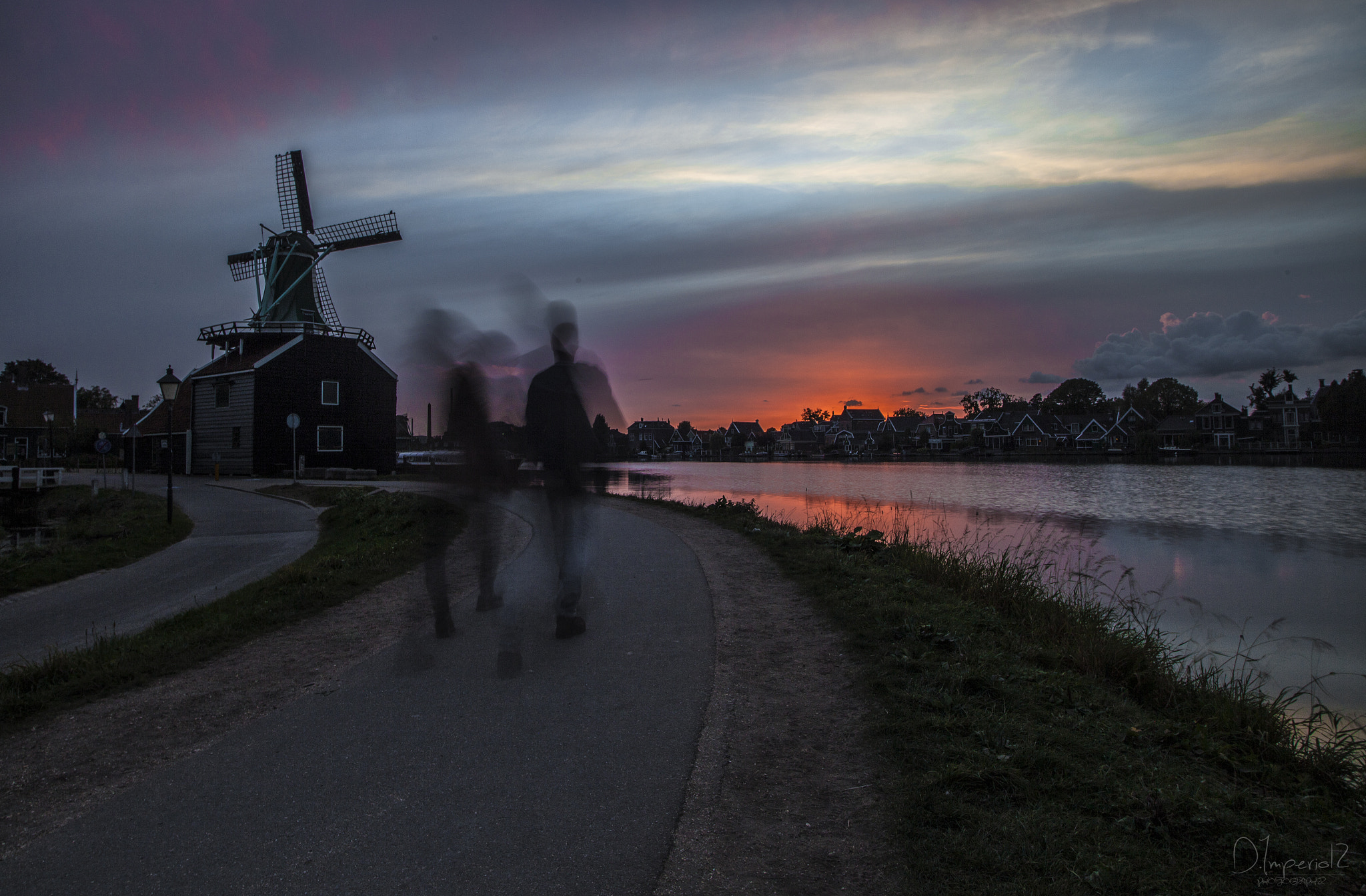 Canon EOS 5D Mark II + Sigma 20mm EX f/1.8 sample photo. Walking true the sunset! photography