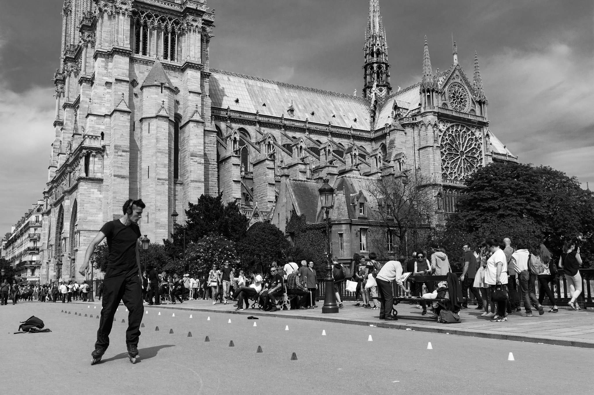 Sigma 18-35mm f/1.8 DC HSM sample photo. Le skater de notre dame photography