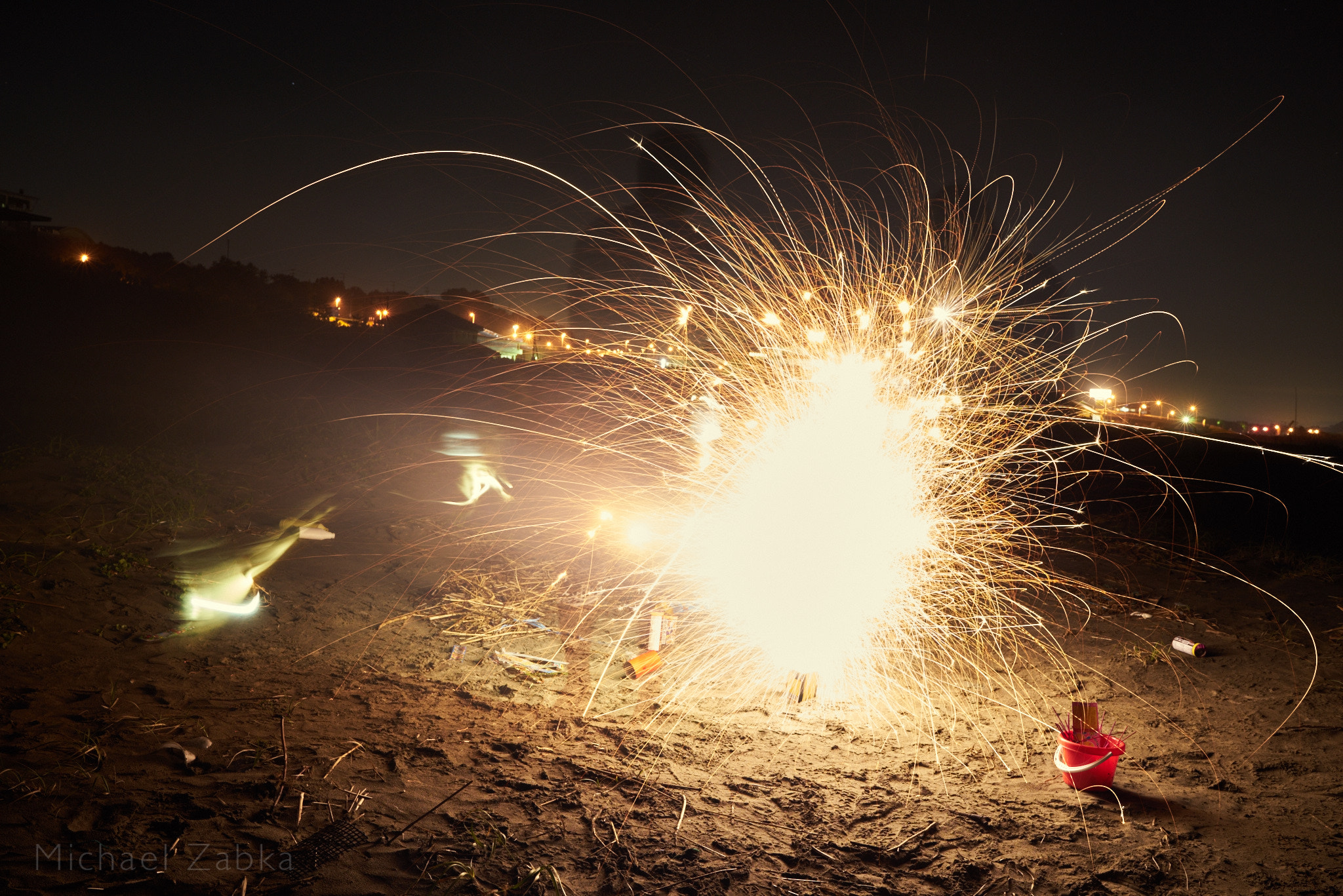 Sony a7R + Sony Distagon T* FE 35mm F1.4 ZA sample photo. Fireworks at the beach photography