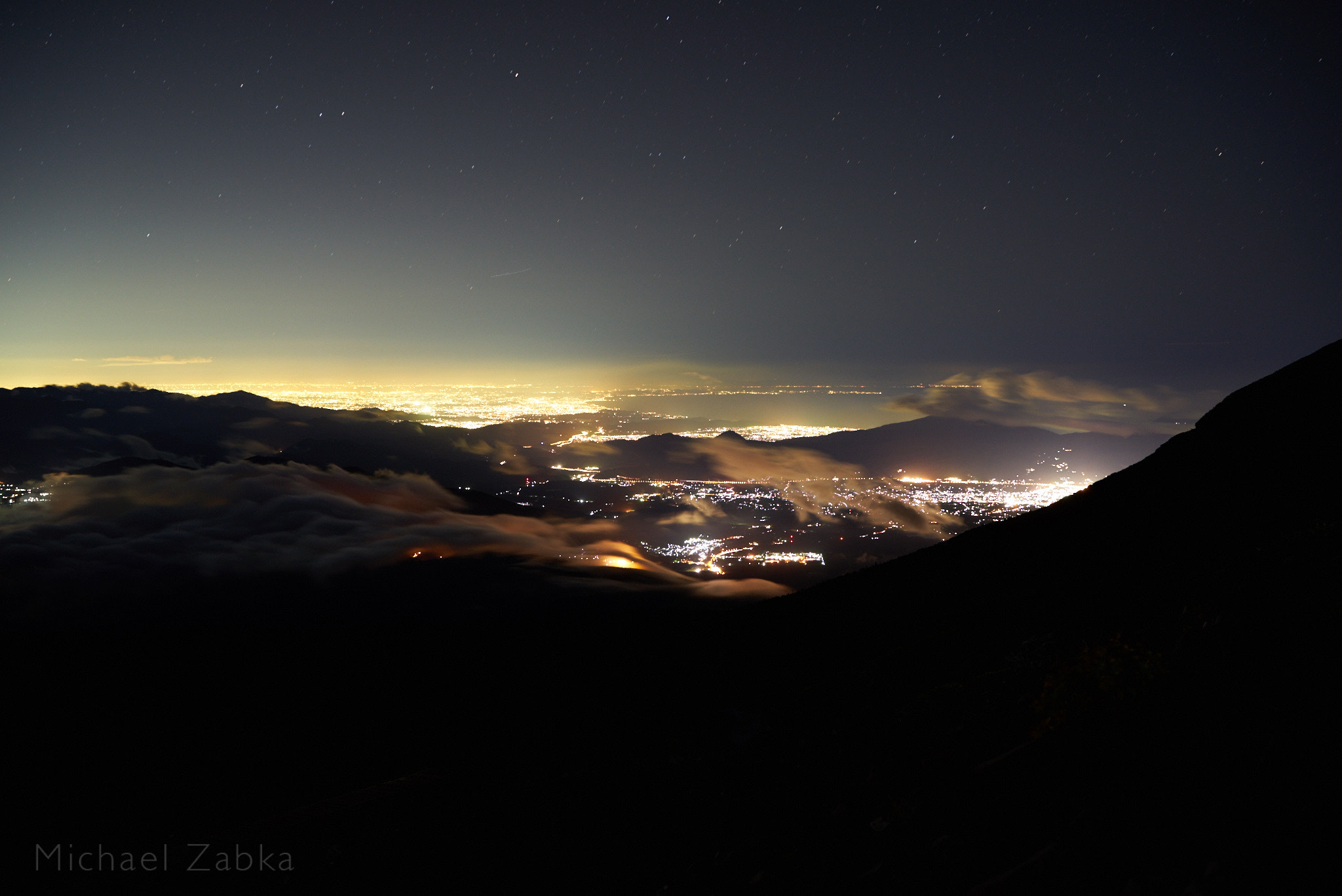 Sony a7R + Sony Distagon T* FE 35mm F1.4 ZA sample photo. Climbing mt. fuji (japan) photography