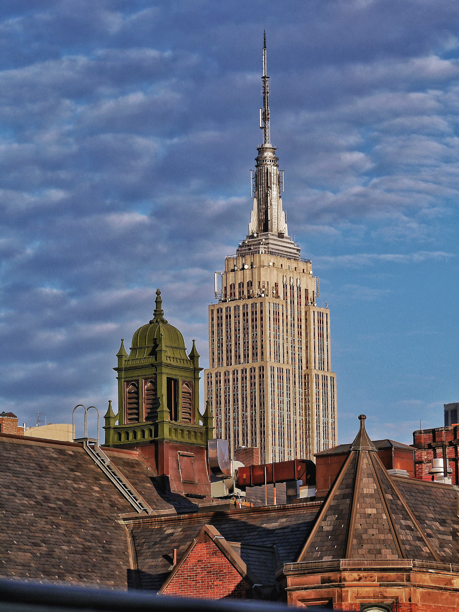 Panasonic Lumix DMC-GX1 + Panasonic Lumix G Vario 45-200mm F4-5.6 OIS sample photo. New-york empire state building photography