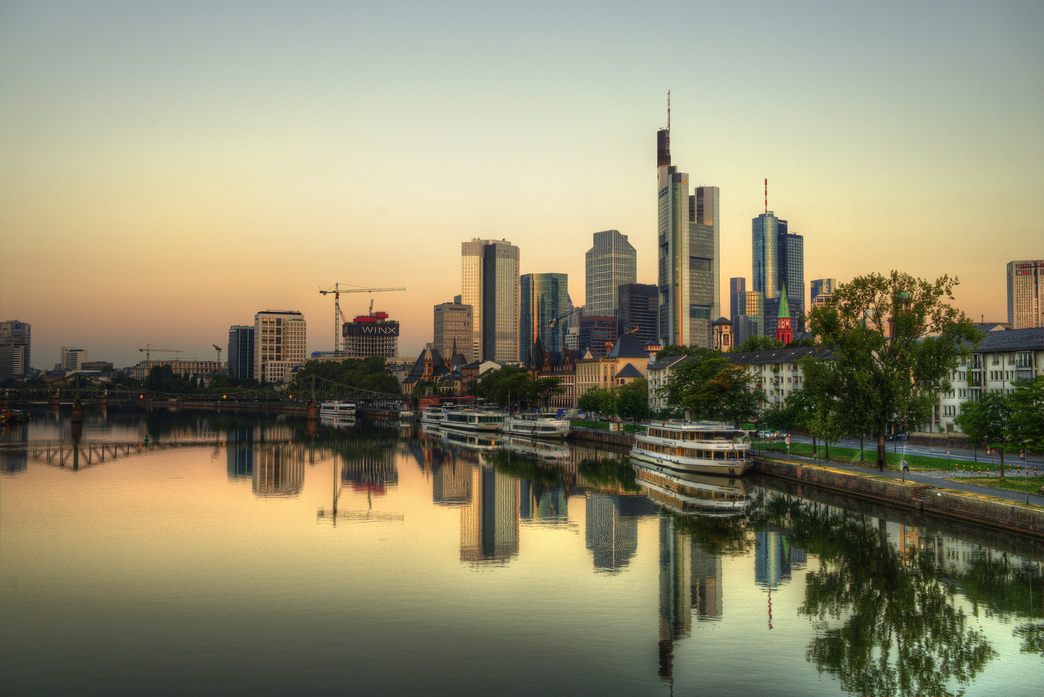 Sony a7 II + Sony Vario Tessar T* FE 24-70mm F4 ZA OSS sample photo. Frankfurt skyline at sunrise photography