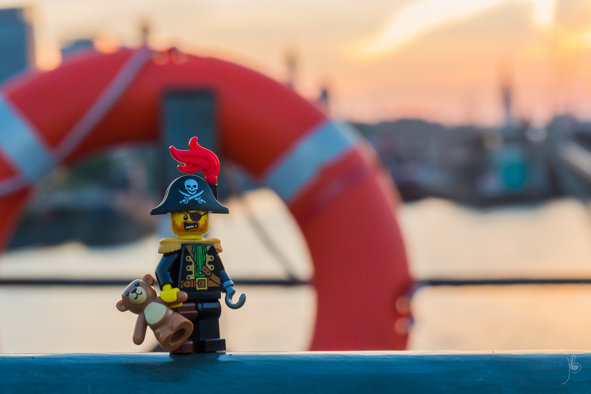 Canon EF 24-70mm F4L IS USM sample photo. Teddy the pirate and hamburg sunrise (2) photography