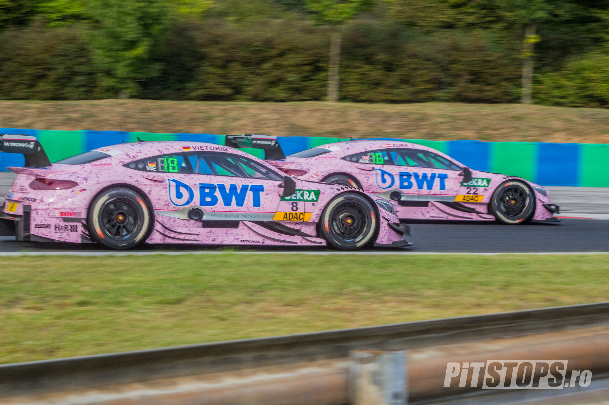 Canon EF 75-300mm f/4-5.6 USM sample photo. Dtm hungaroring - two pink panthers far down in the standings photography