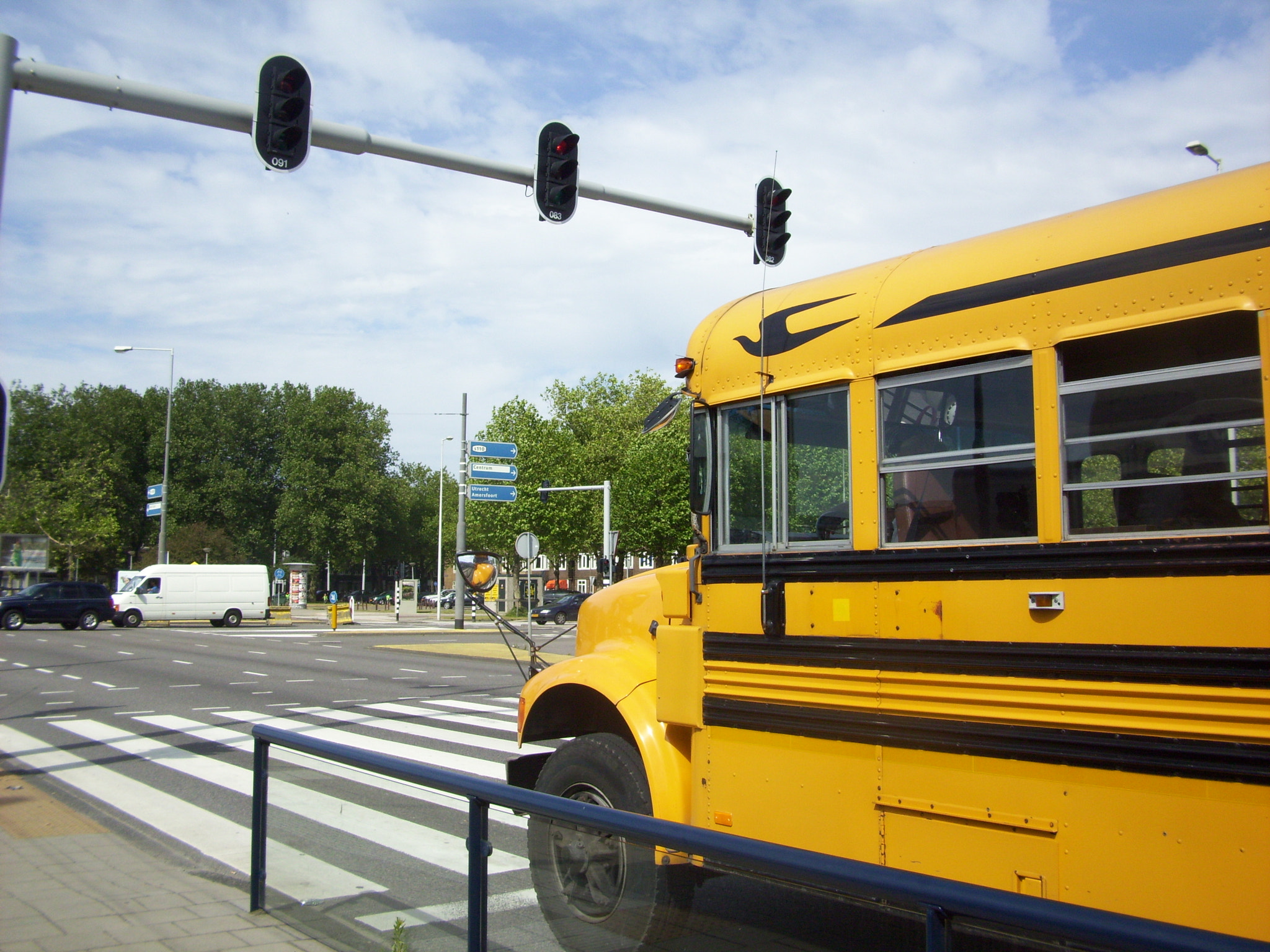 Kodak EASYSHARE M893 IS DIGITAL CAMERA sample photo. Yellow bus  photography