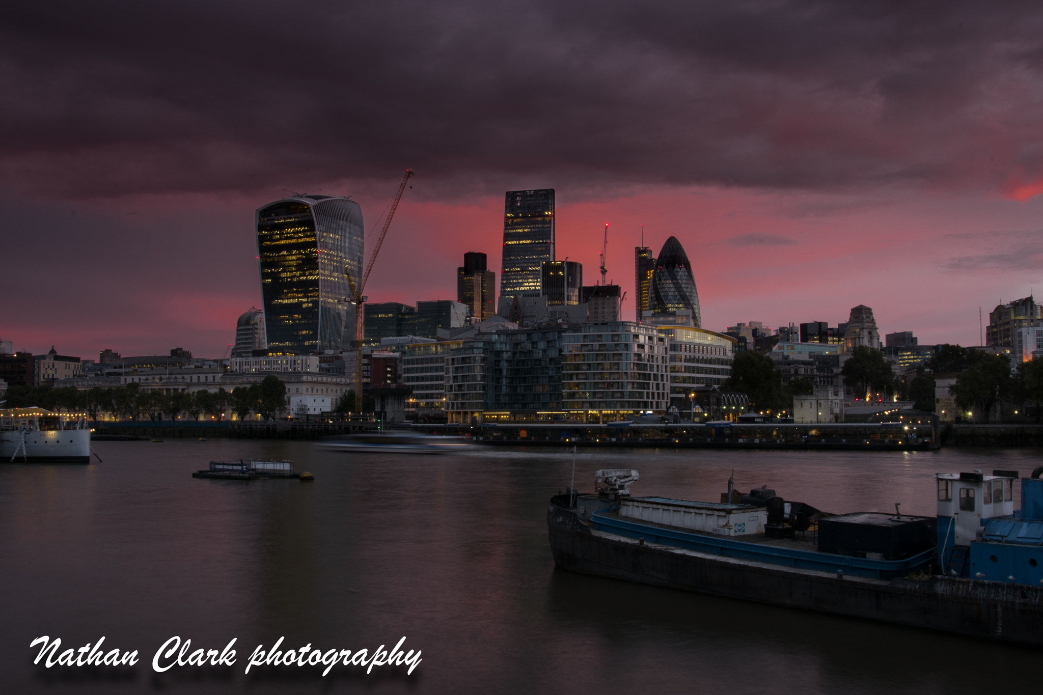 Nikon D750 + Nikon AF-S DX Nikkor 18-105mm F3.5-5.6G ED VR sample photo. London city scape sunrise photography