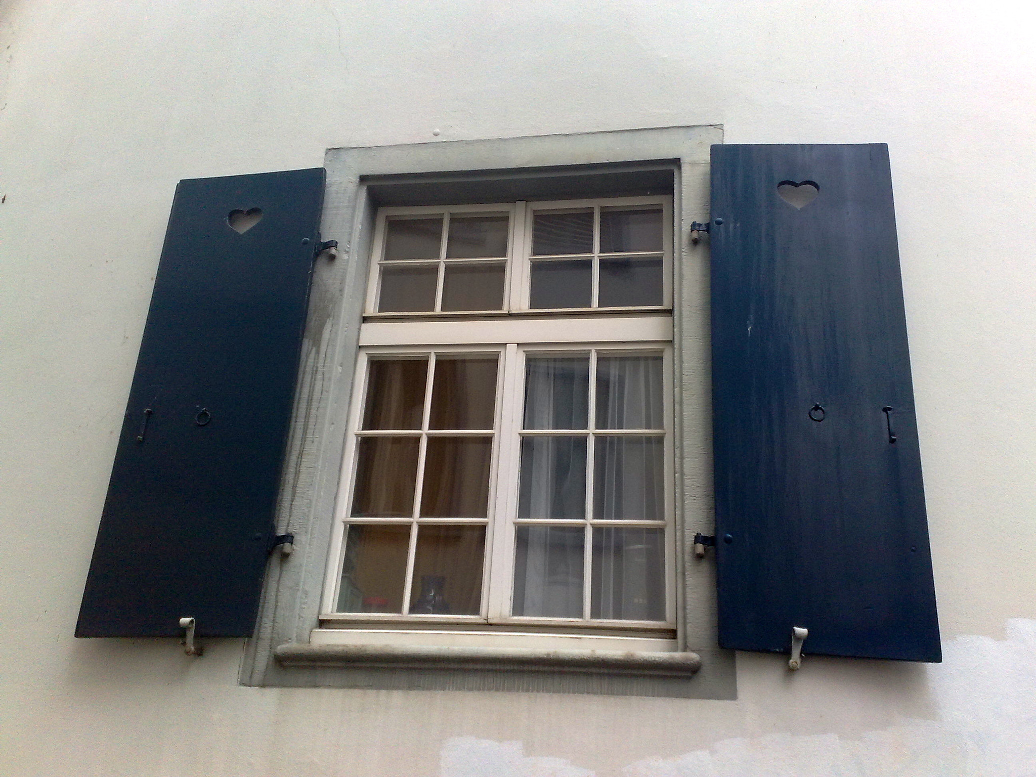 Nokia 6220c-1 sample photo. A window with a cat (or not?) photography