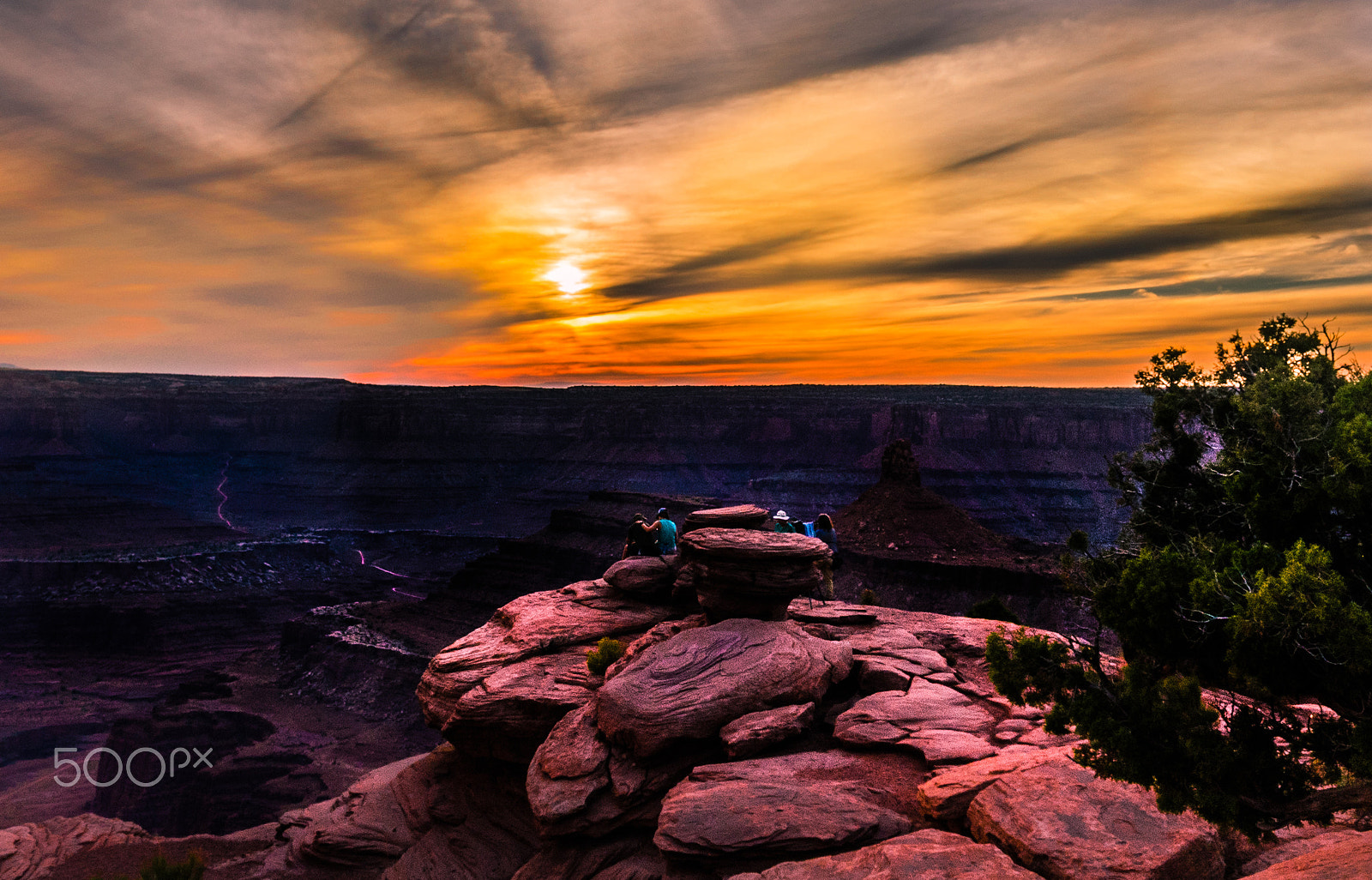 Sony a7 + Sony E 10-18mm F4 OSS sample photo. Sunset at dead horse point photography
