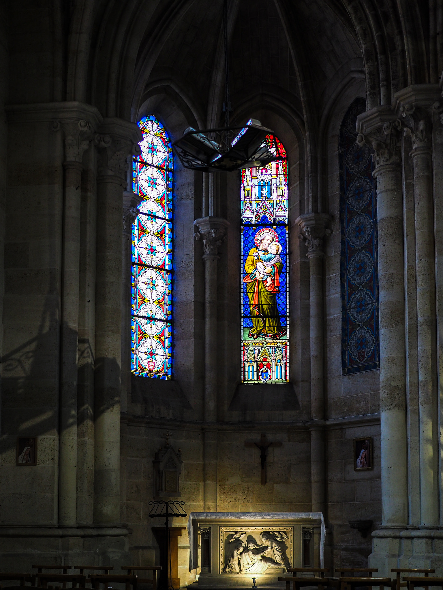 Olympus PEN-F + Olympus M.Zuiko Digital 25mm F1.8 sample photo. Stained glass windows in the church of st martial in bordeaux photography