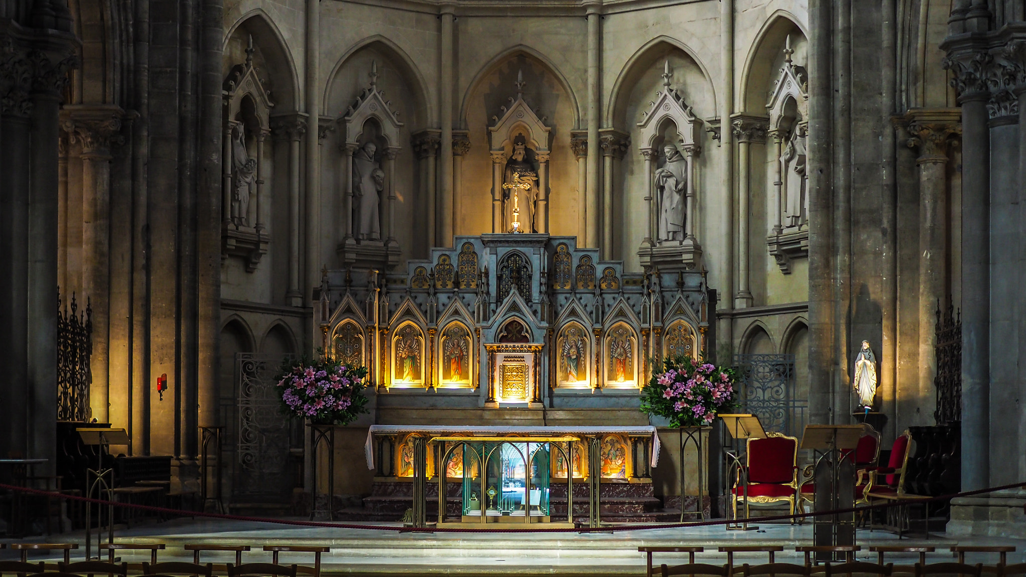 Olympus PEN-F + Olympus M.Zuiko Digital 25mm F1.8 sample photo. Interior view of the altar of the church of st martial in bordea photography