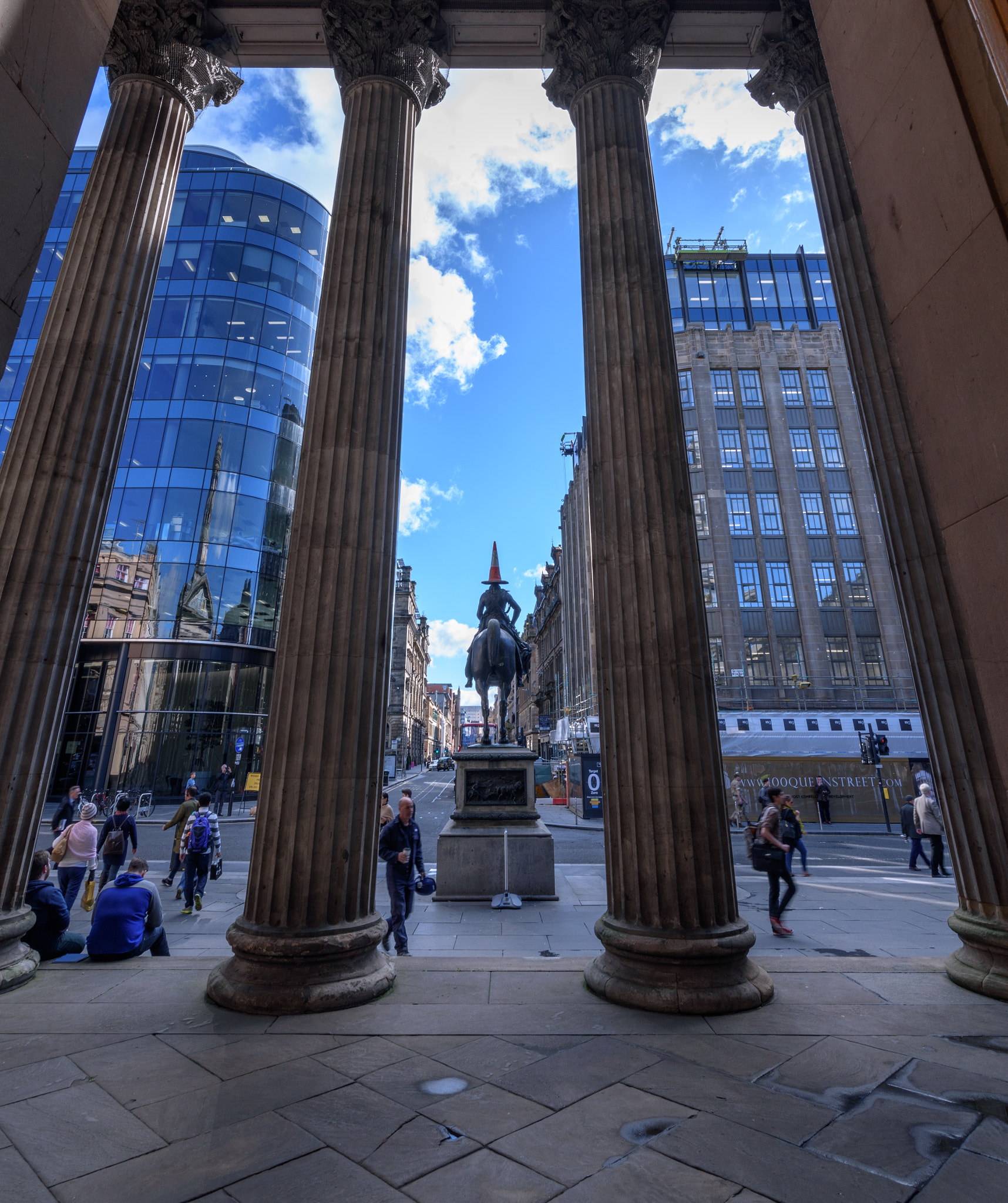 Nikon D5500 + Tokina AT-X 11-20 F2.8 PRO DX (AF 11-20mm f/2.8) sample photo. Cone head statue of the duke of wellington photography