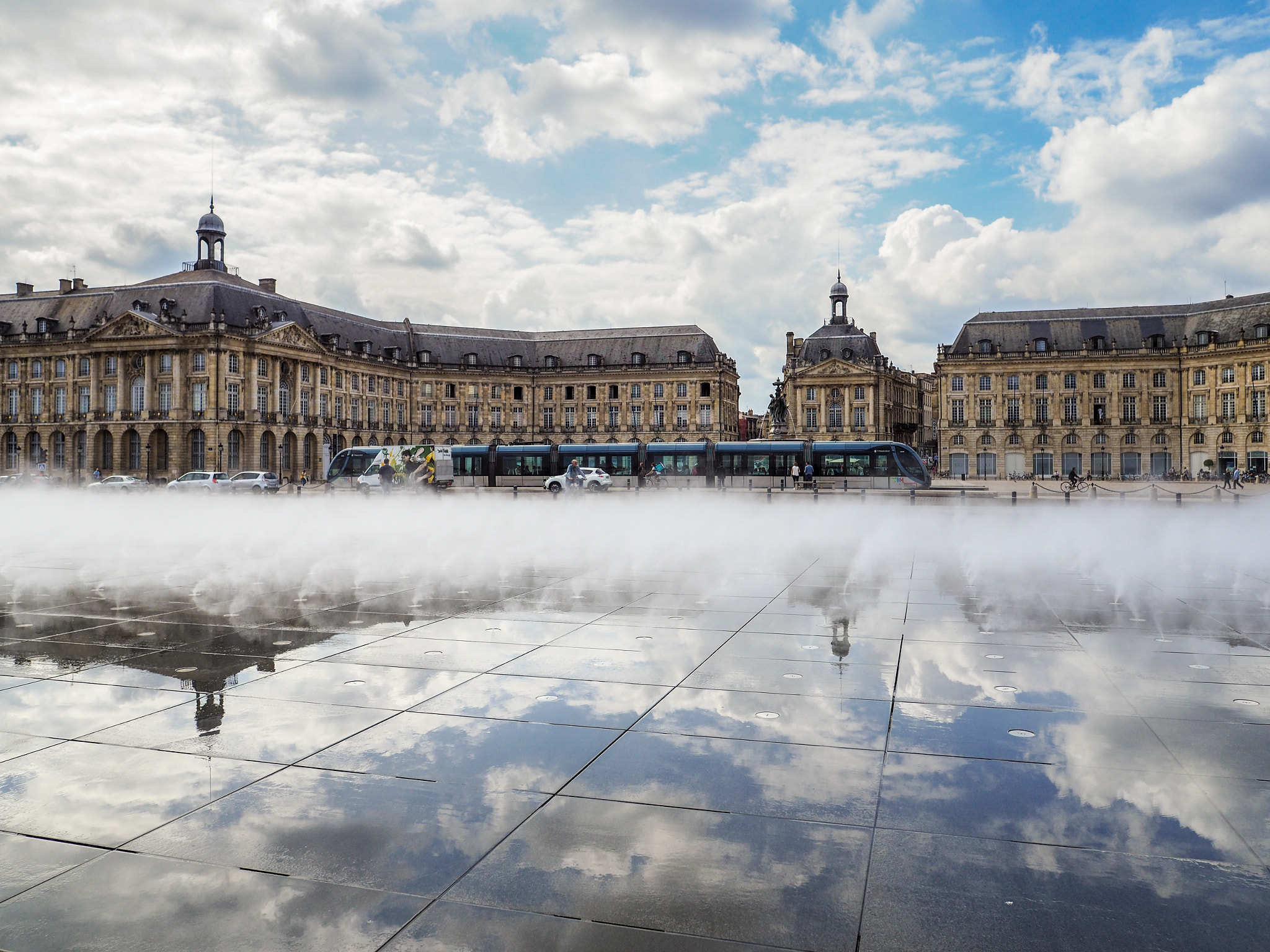 Olympus PEN-F + OLYMPUS M.12mm F2.0 sample photo. Miroir d'eau at place de la bourse in bordeaux photography